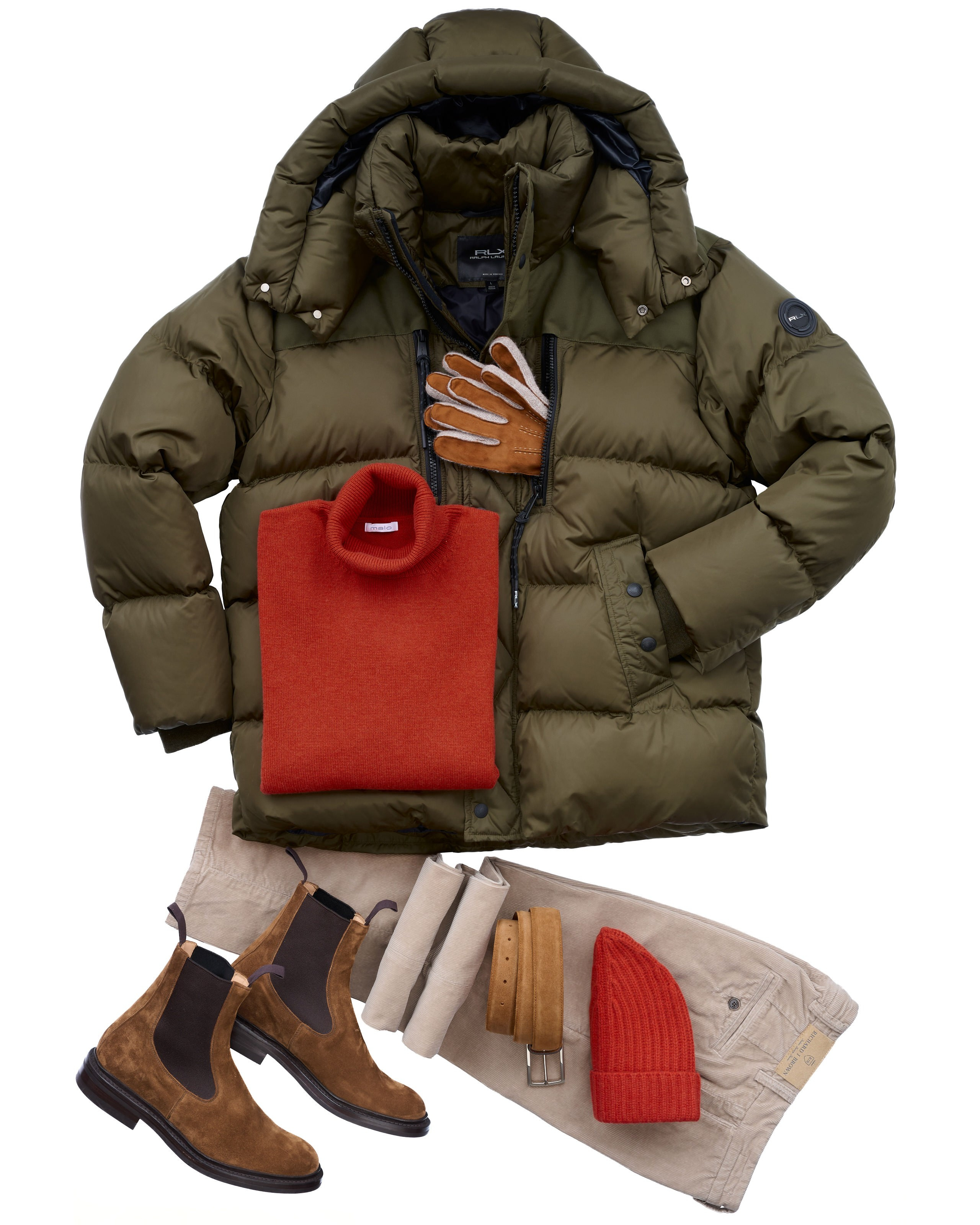 Produktfotografie Wien – Outfit-Komposition mit Daunenjacke, Lederhandschuhen, Mütze und Gürtel.