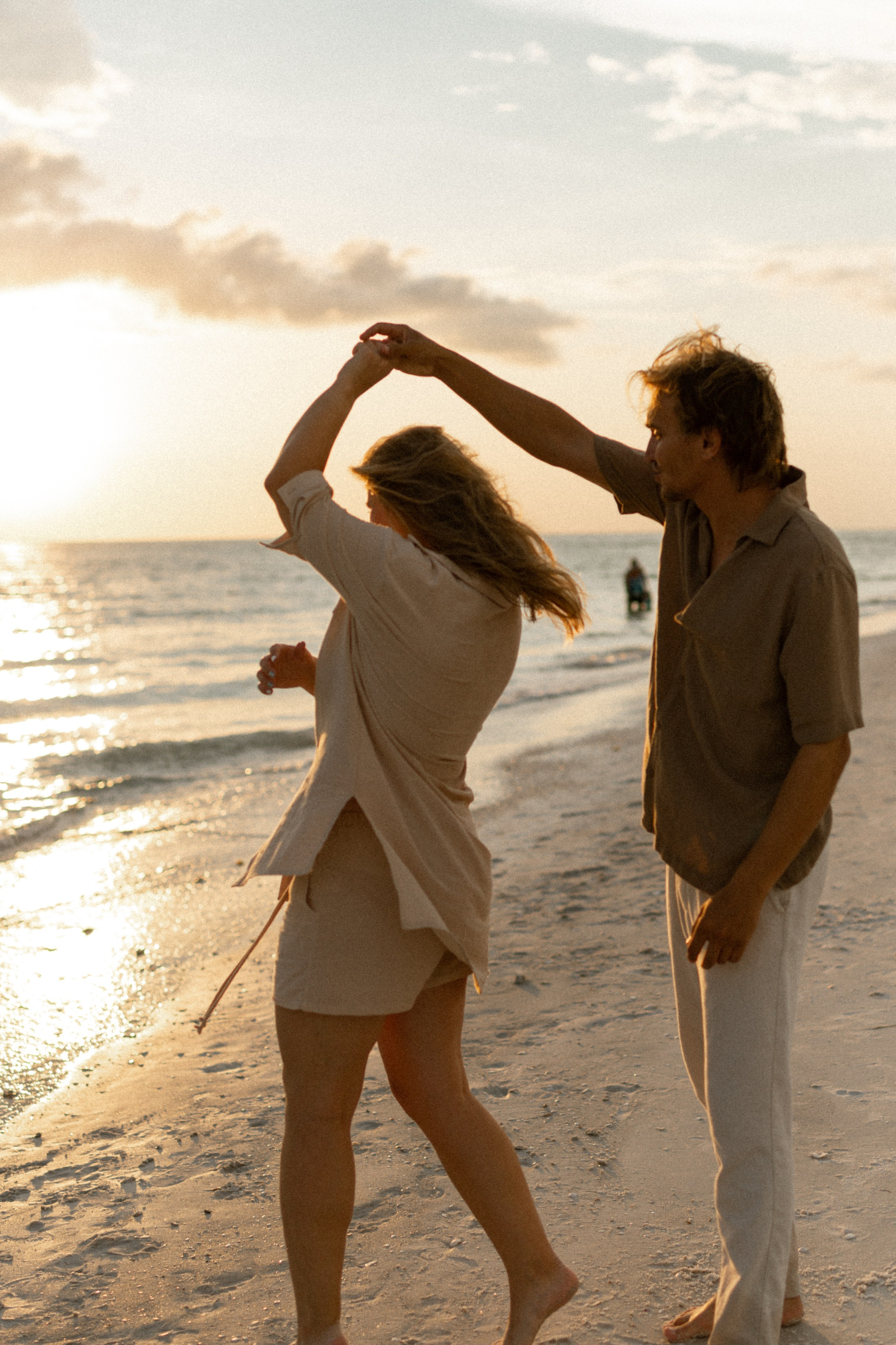 Olya & Misha. Ocean. Photographer Vladmir Gladkov