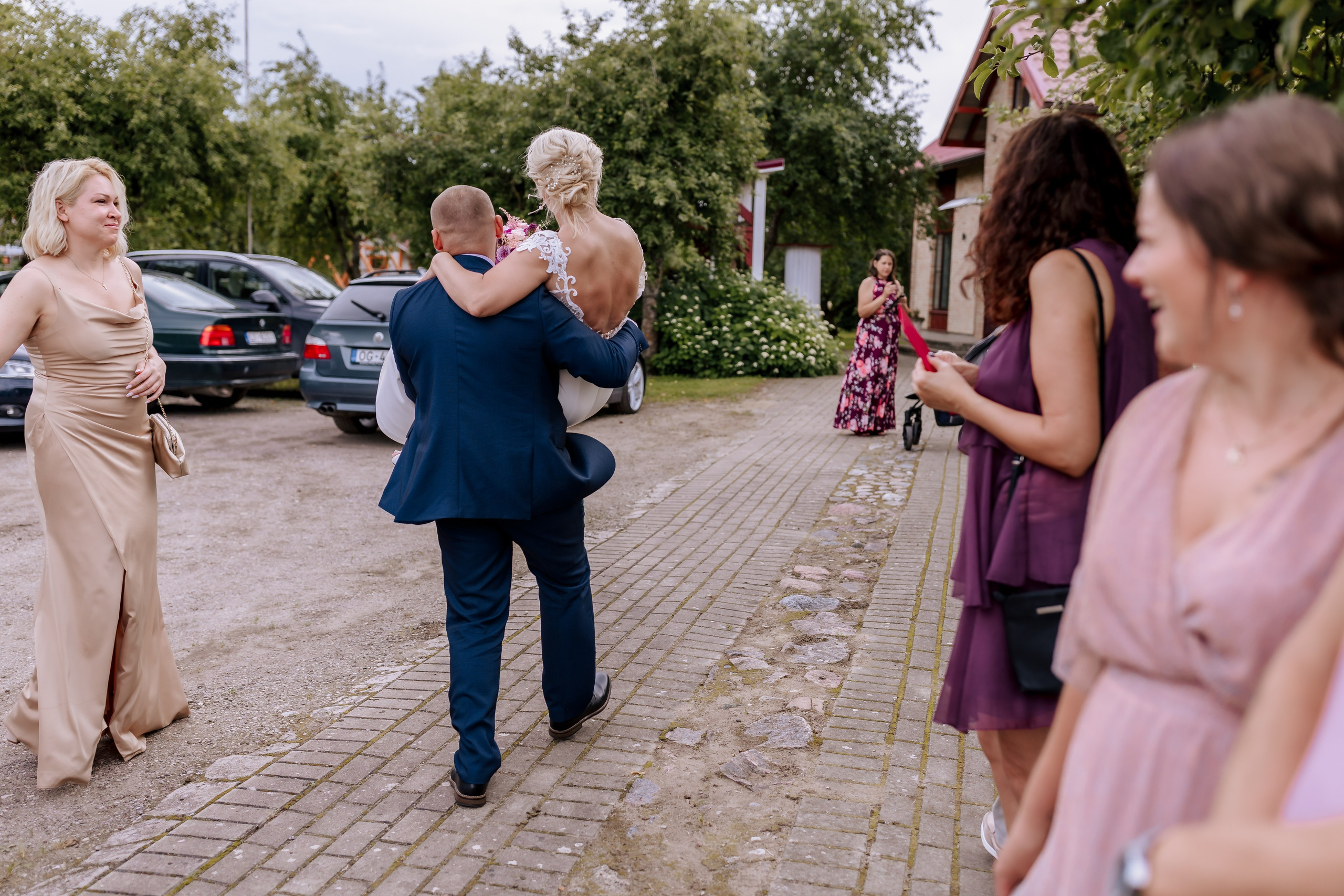Skatīt V&M. Photographer Rita