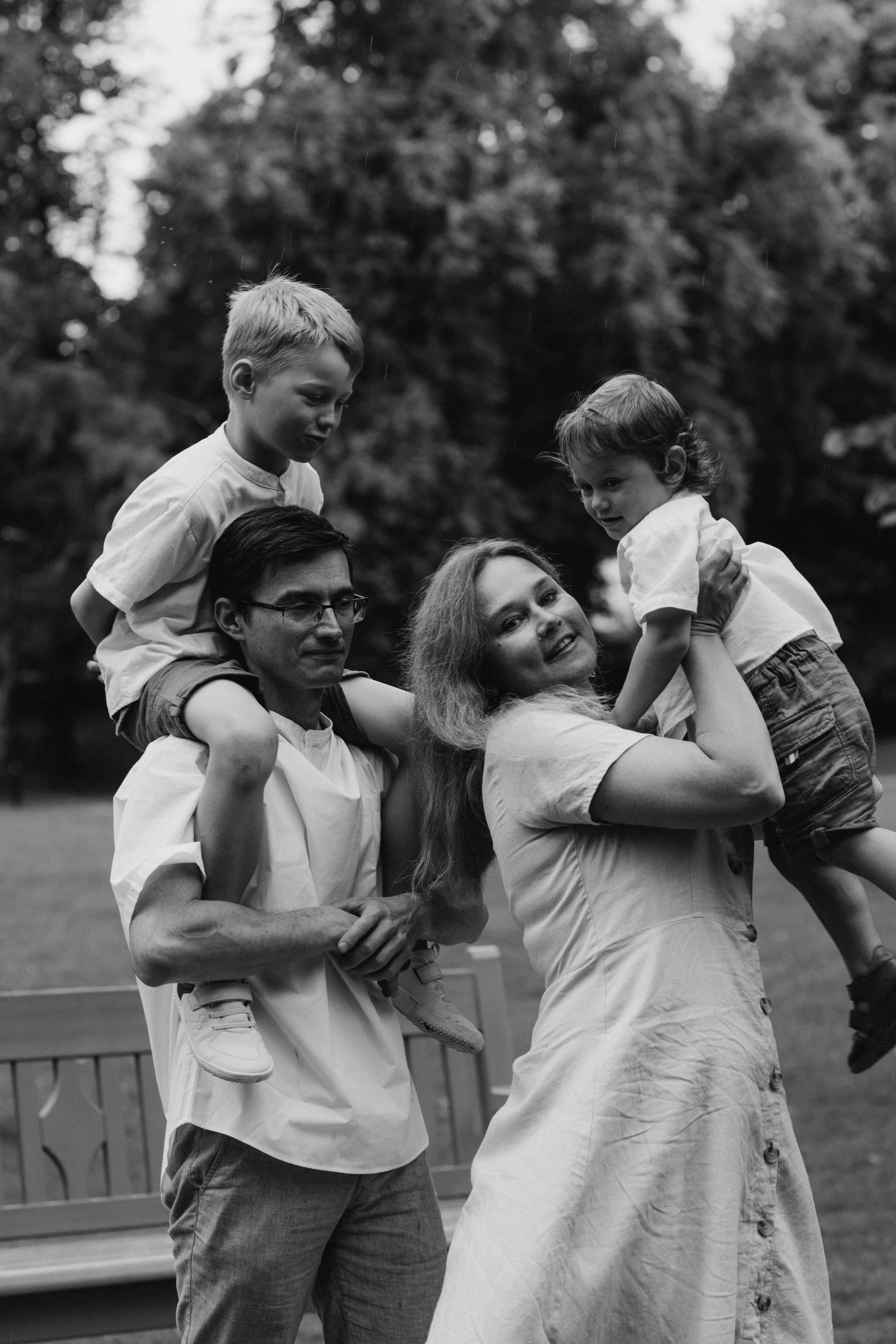 Kaivopuisto. Wedding and potrait photographer in Helsinki Vickan O