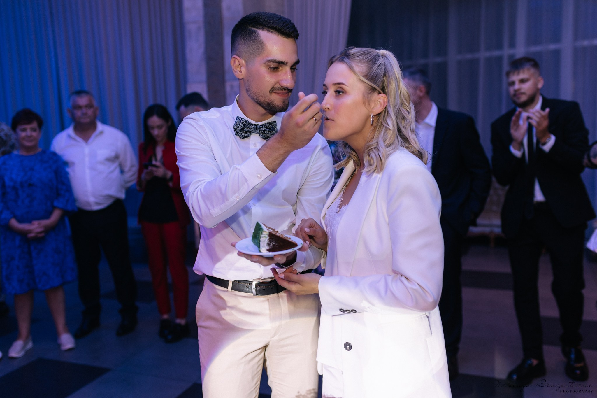 Vestuvinė fotosesija Kaune, Vienybės aikštėje, prie Lietuvos banko