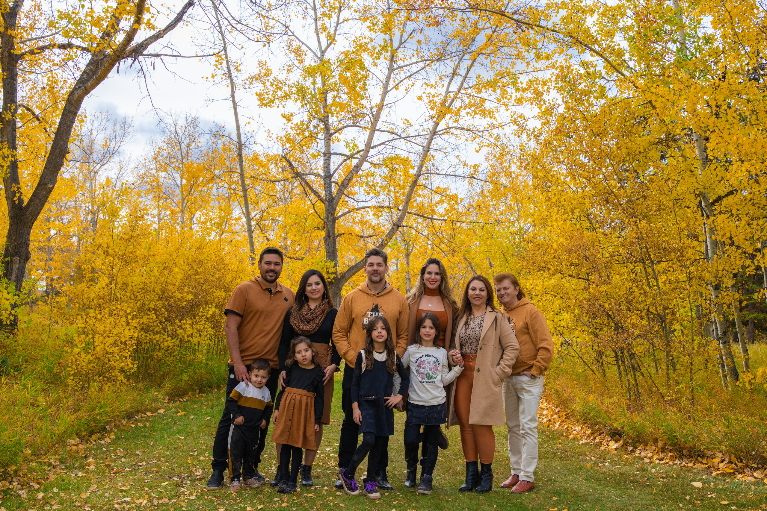 Ariana’s Family. Carlos Lima Photography — Photographer in Calgary