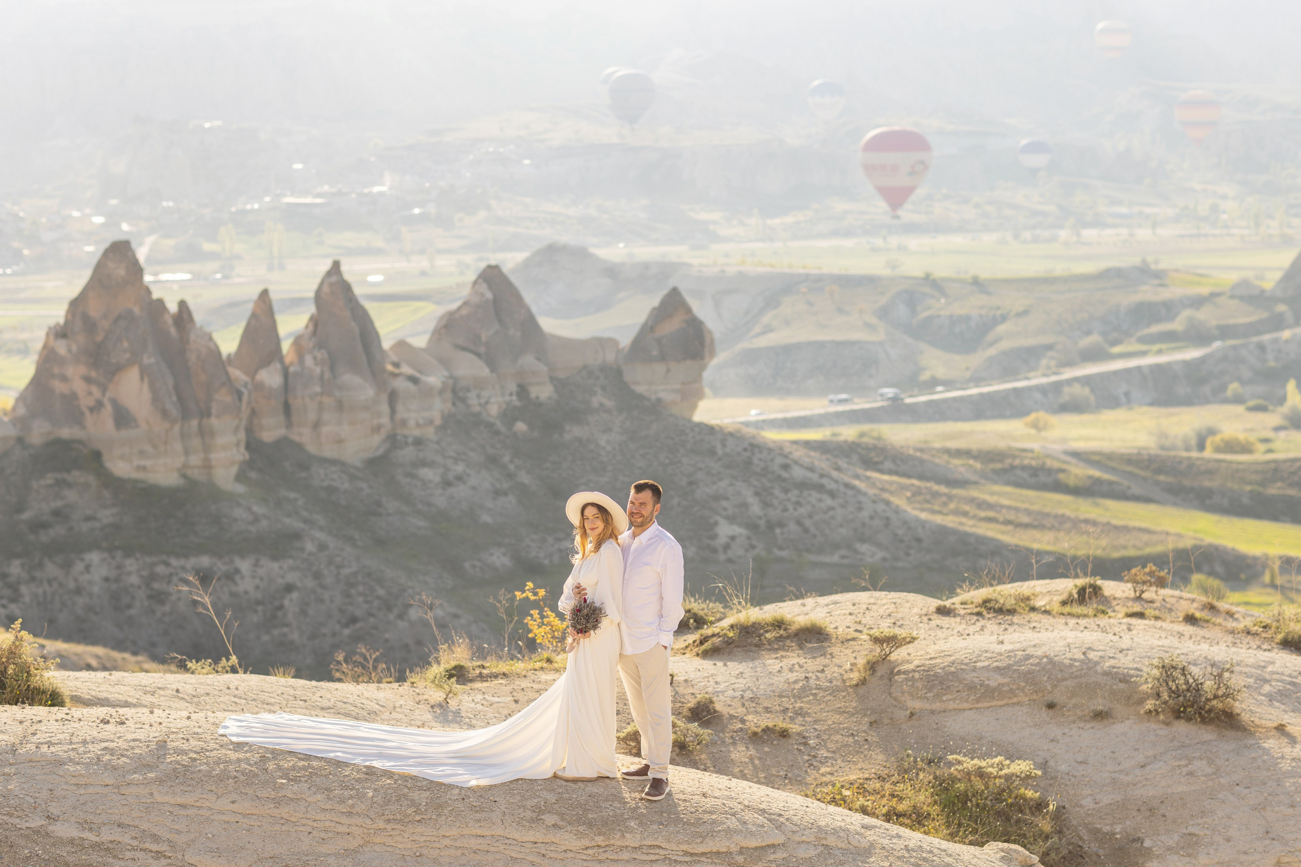 Elegant Wedding Photoshoot with a Flowing Dress and Balloons in Cappadocia. Julia Ganch I Fashion Wedding Photography I Cappadocia Turkey