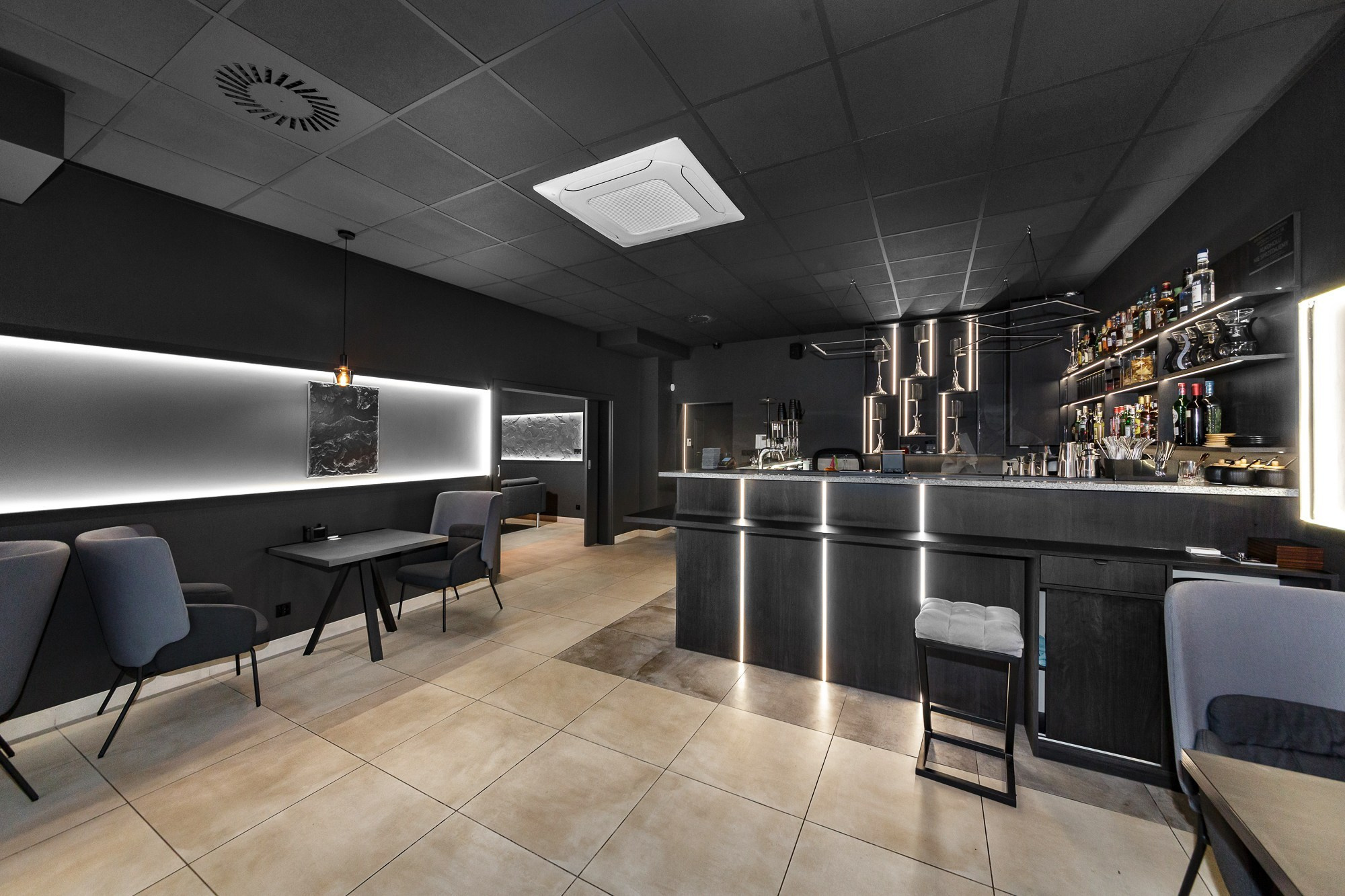 Fotografia nieruchomości, wnętrz, mieszkań, restauracji, biur i apartamentów. Wedding and portrait photographer in Poland Vitali Frozen