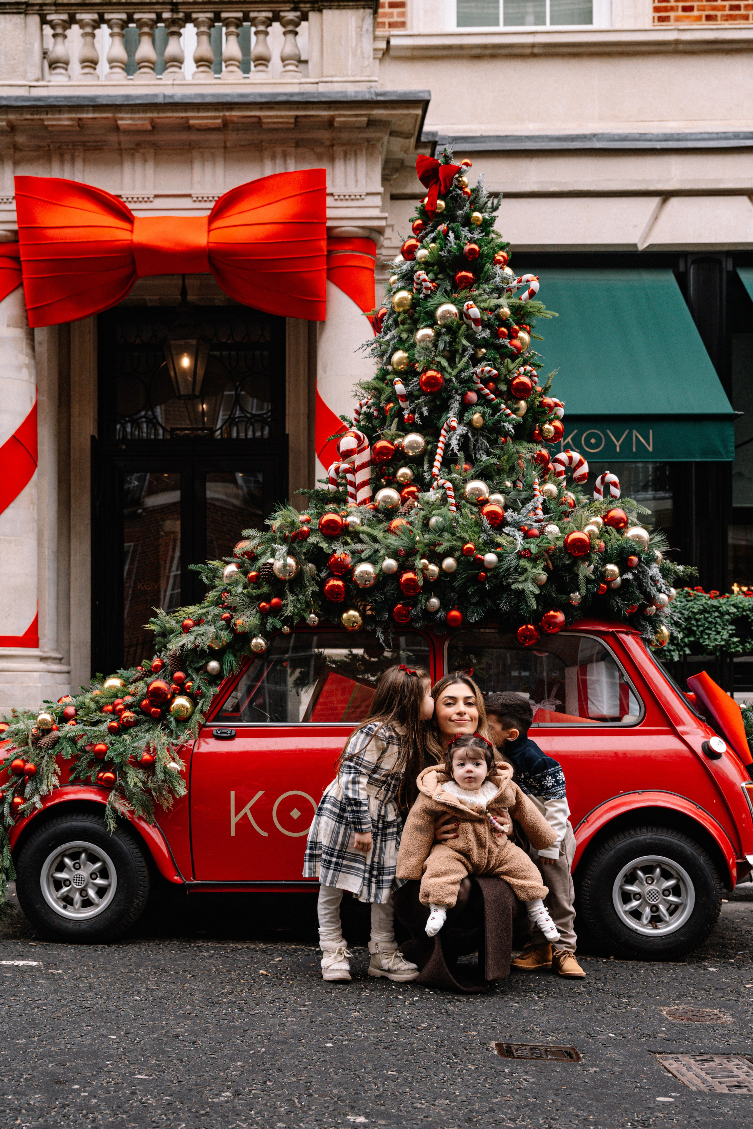Nicole and family. Tonya Kyrylenko photographer in London