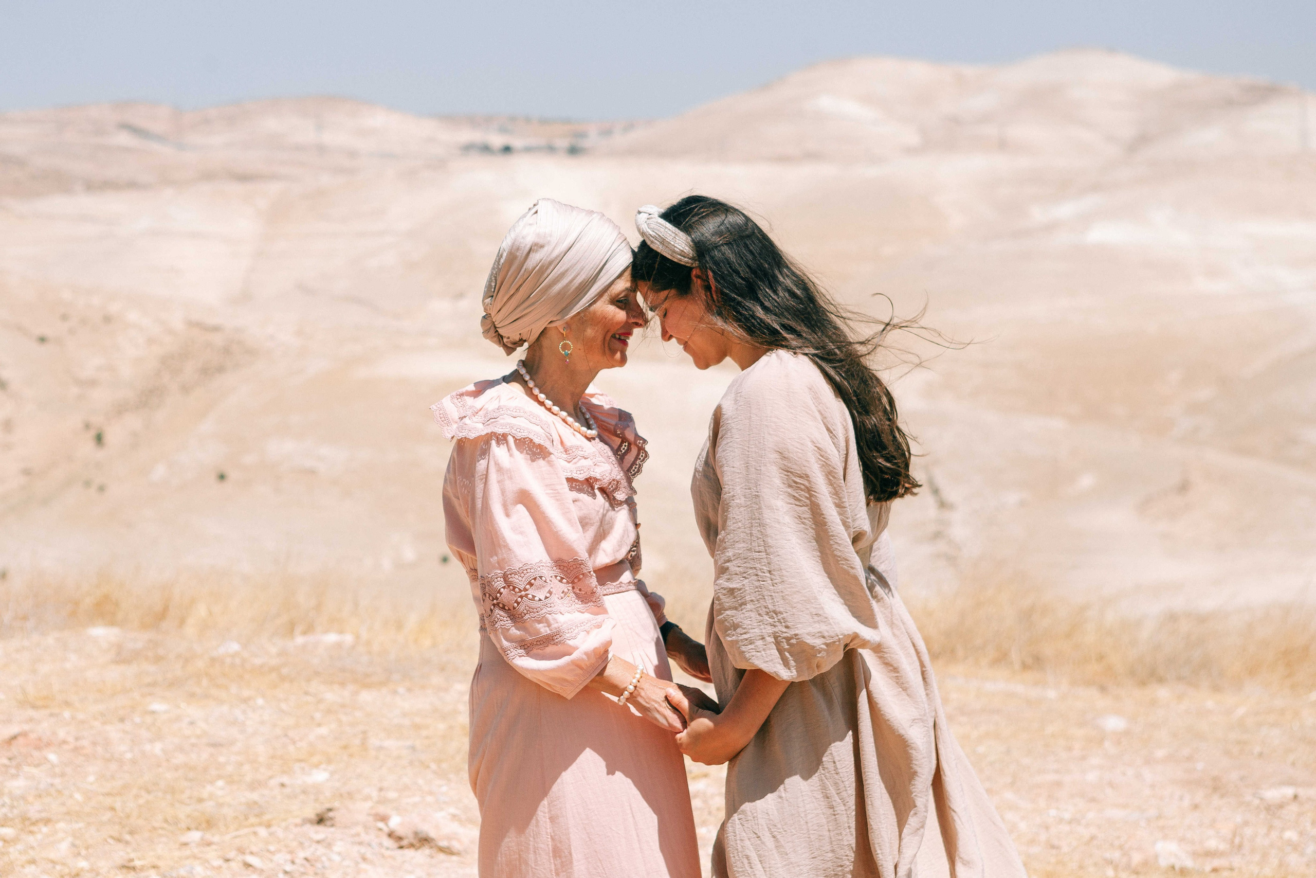 MAALE ADUMIM, HOME PHOTO SESSION + DESERT. Https://shi-photo.com/