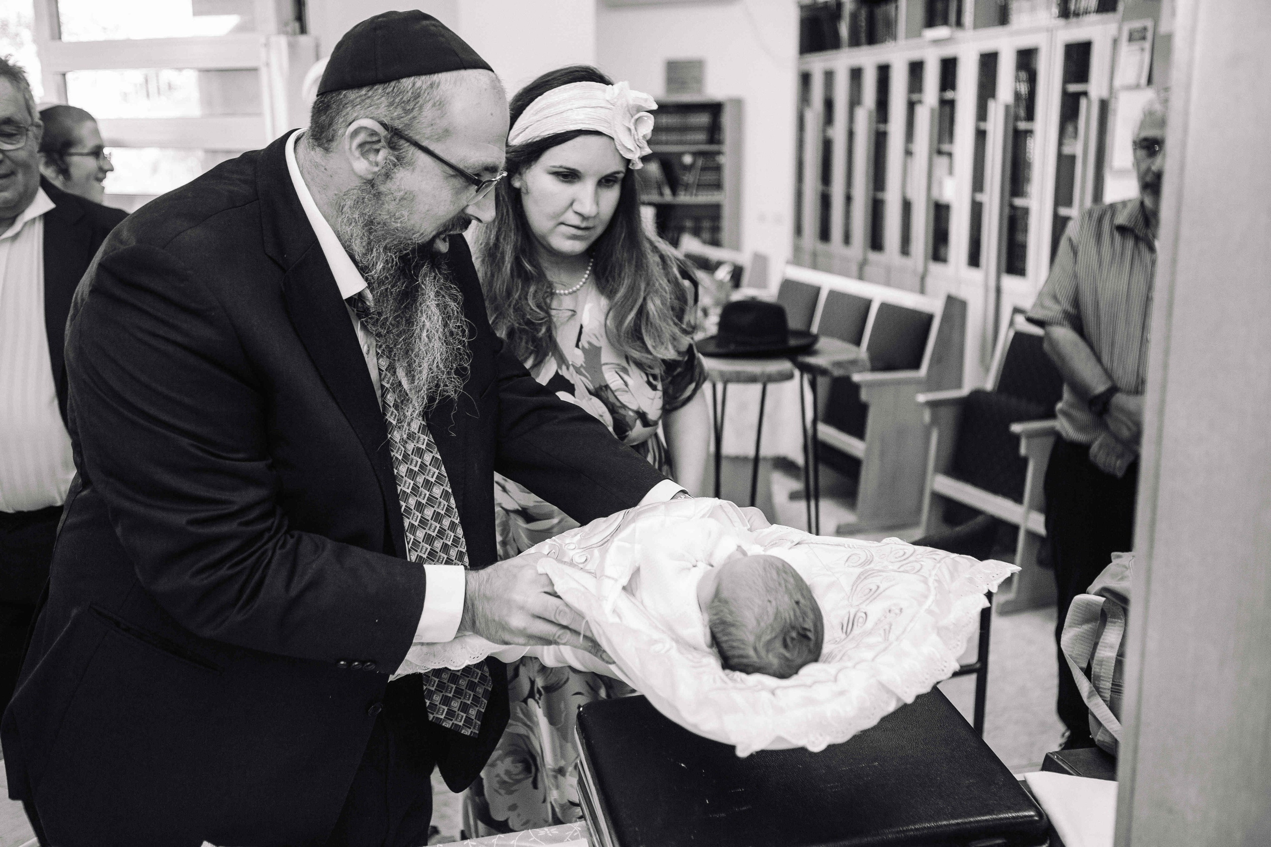 BRITH MILA IN THE SMALL SYNAGOGUE. PHOTOGRAPHER IN ISRAEL