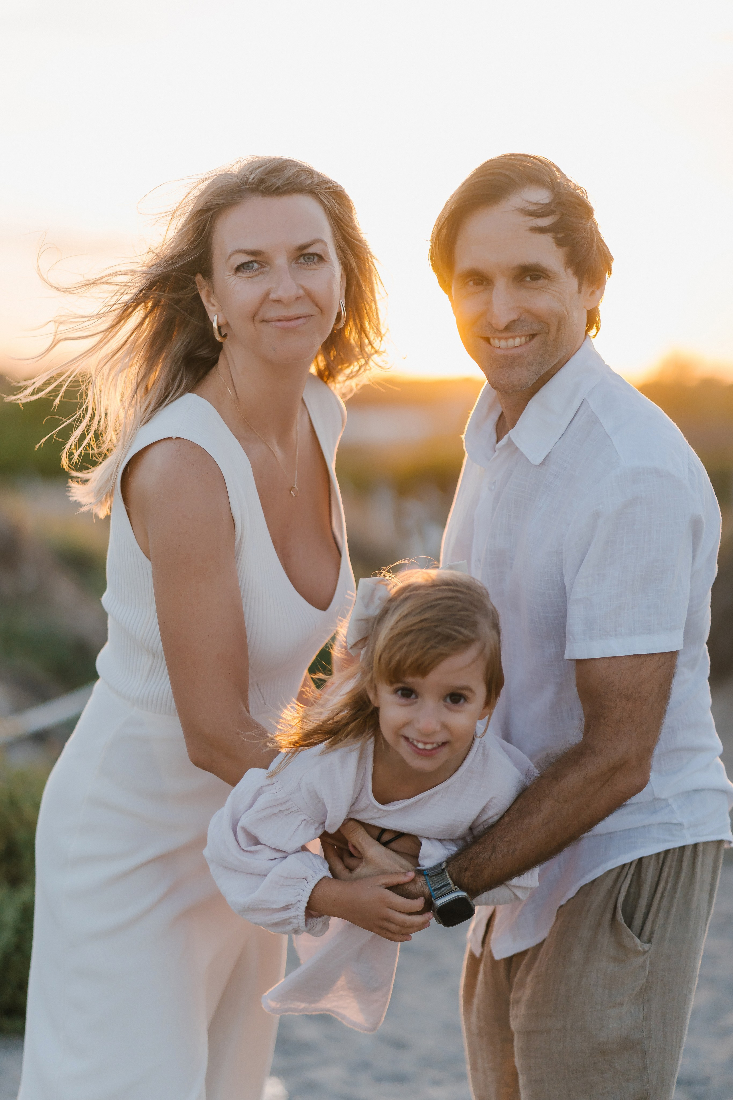 Julia, Pedro y Mia. Fotógrafa de bodas y familias en España, Valencia: Nadia ProFoto