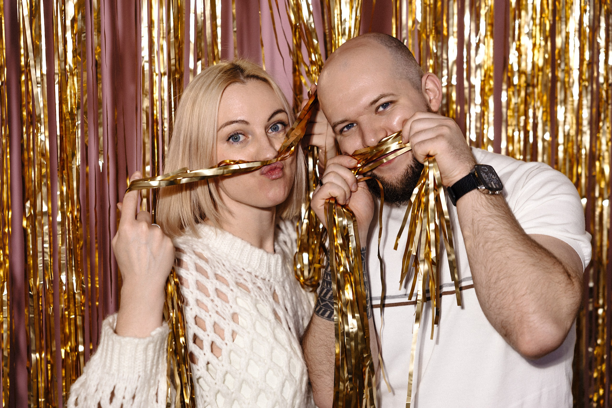 Семейная новогодняя фотосессия в студии в Риге. Евгений Тимофеев | Свадебный и контент-фотограф и видеограф в Риге