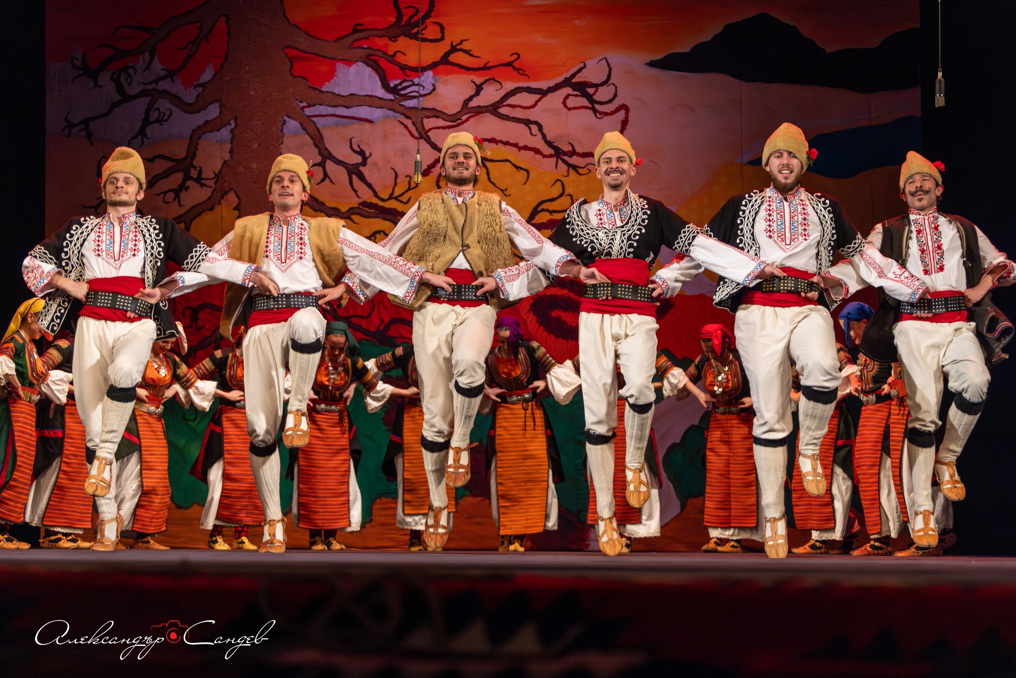 „Змейова сватба“, спектакъл на представителен ансамбъл „Шевица“ - 28.03.2026 -. Александър Сандев - website