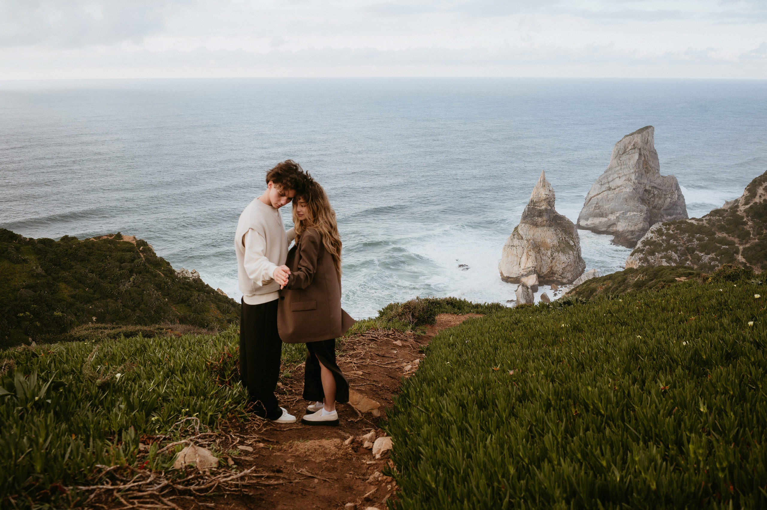 Praia da Ursa – ședință foto de cuplu într-un loc magic din Portugalia. Valentin Melen — wedding photographer