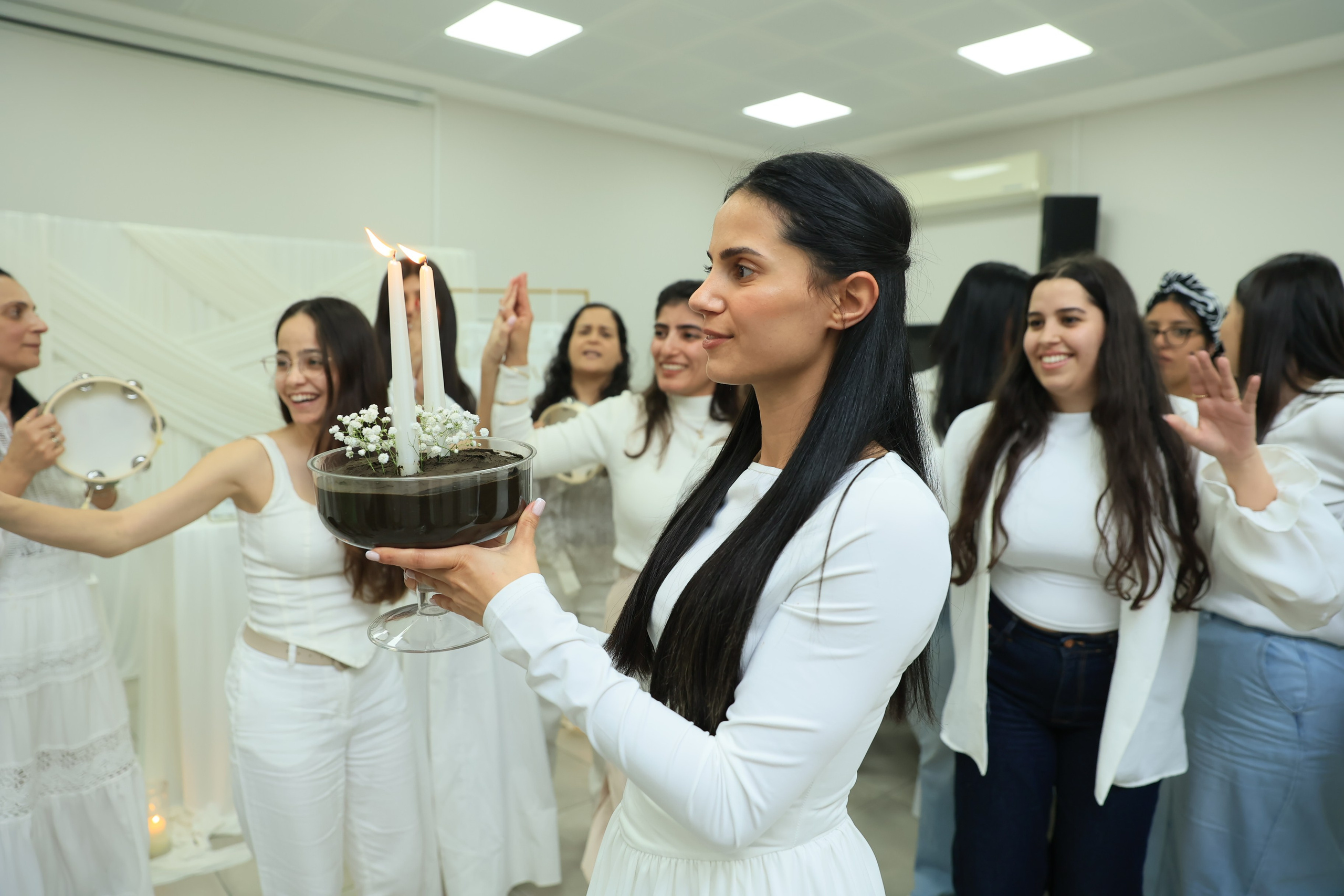 נטף הפרשת חלה. שני ויזל | צלמת הריון, צילומי משפחה וצילומי בוק בת מצווה