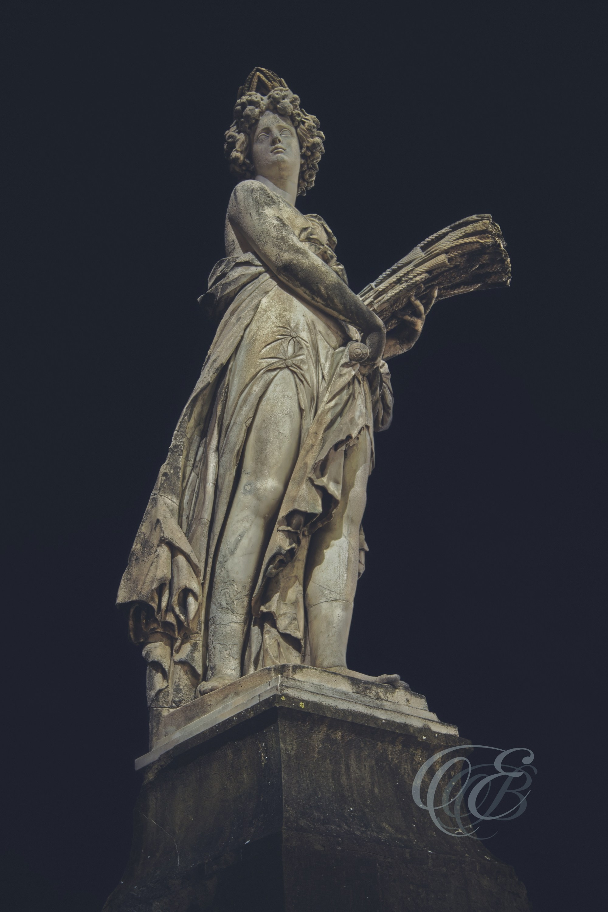 Florence Italy - Statue of Summer on Ponte Santa Trinita - Eduardo Bartoli Fine Art Photography - Statue of Summer on Ponte Santa Trinita in Florence, Italy at night – fine art photography by Eduardo Bartoli.