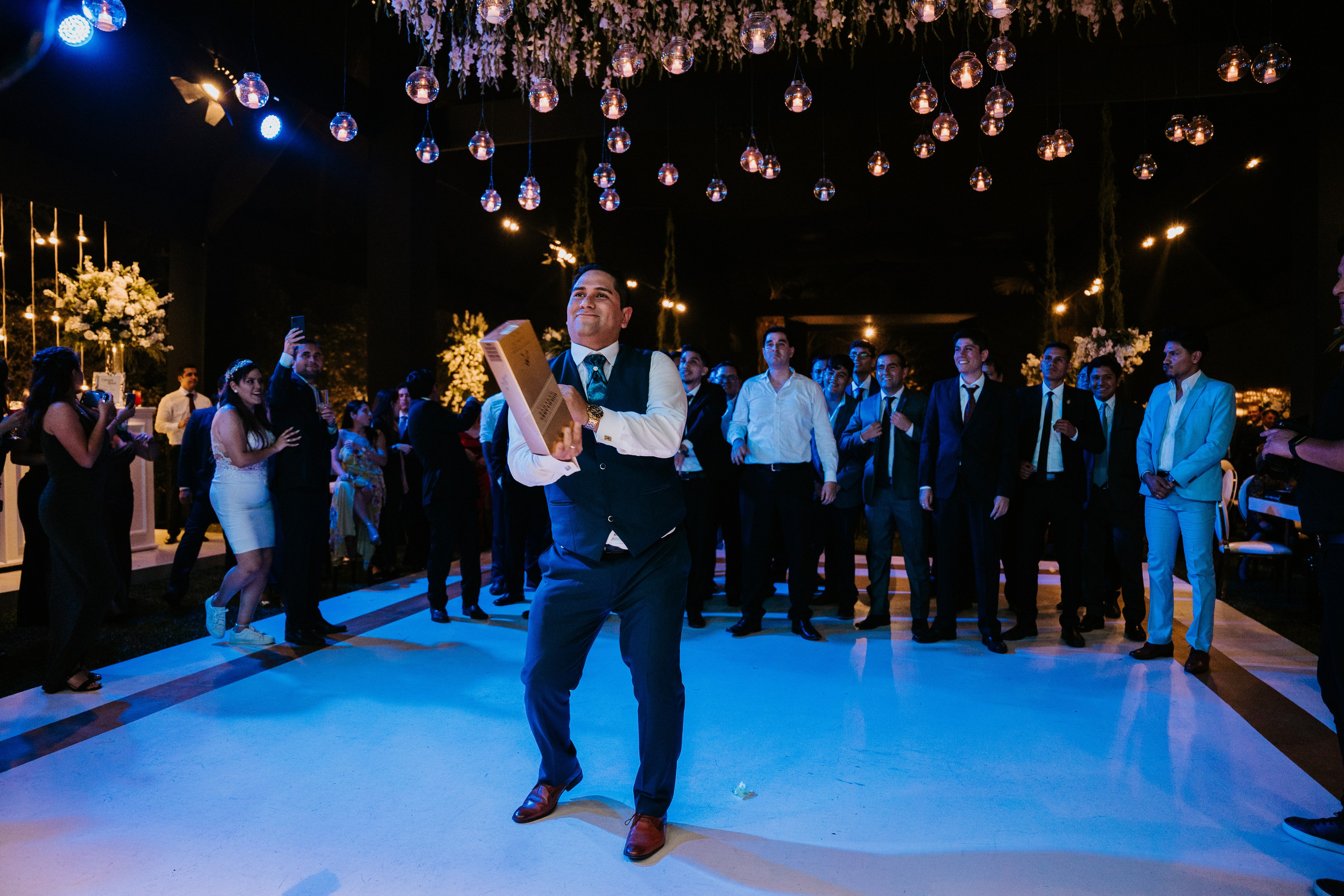 Un vistazo de un día especial. Fotógrafo de Bodas en Lima | Ronhy Altamirano. Fotografía narrativa y cinematográfica para bodas, quinceañeras y eventos exclusivos
