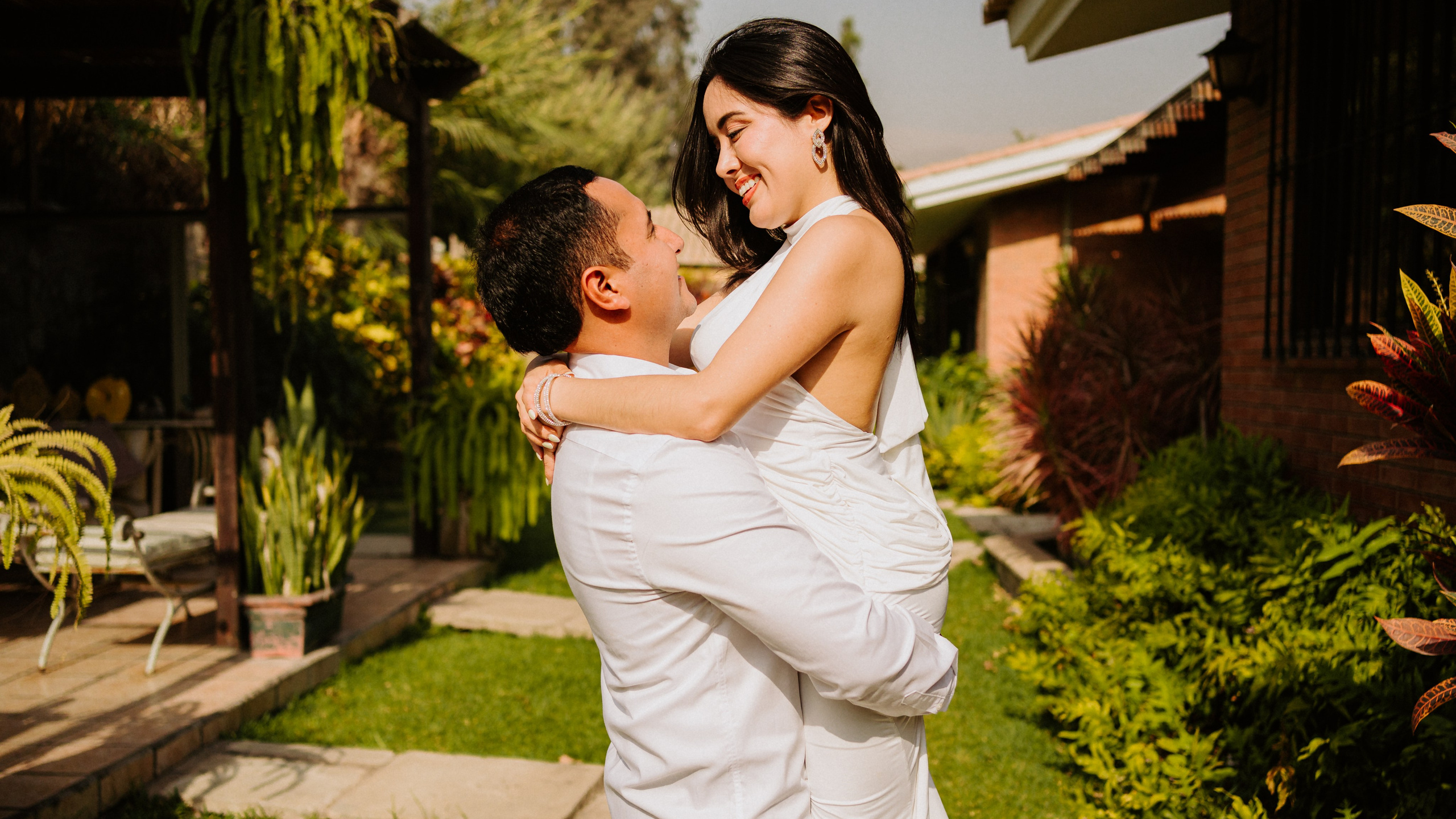 Alejandra y Brayan. Fotógrafo de Bodas en Lima | Ronhy Altamirano. Fotografía narrativa y cinematográfica para bodas, quinceañeras y eventos exclusivos