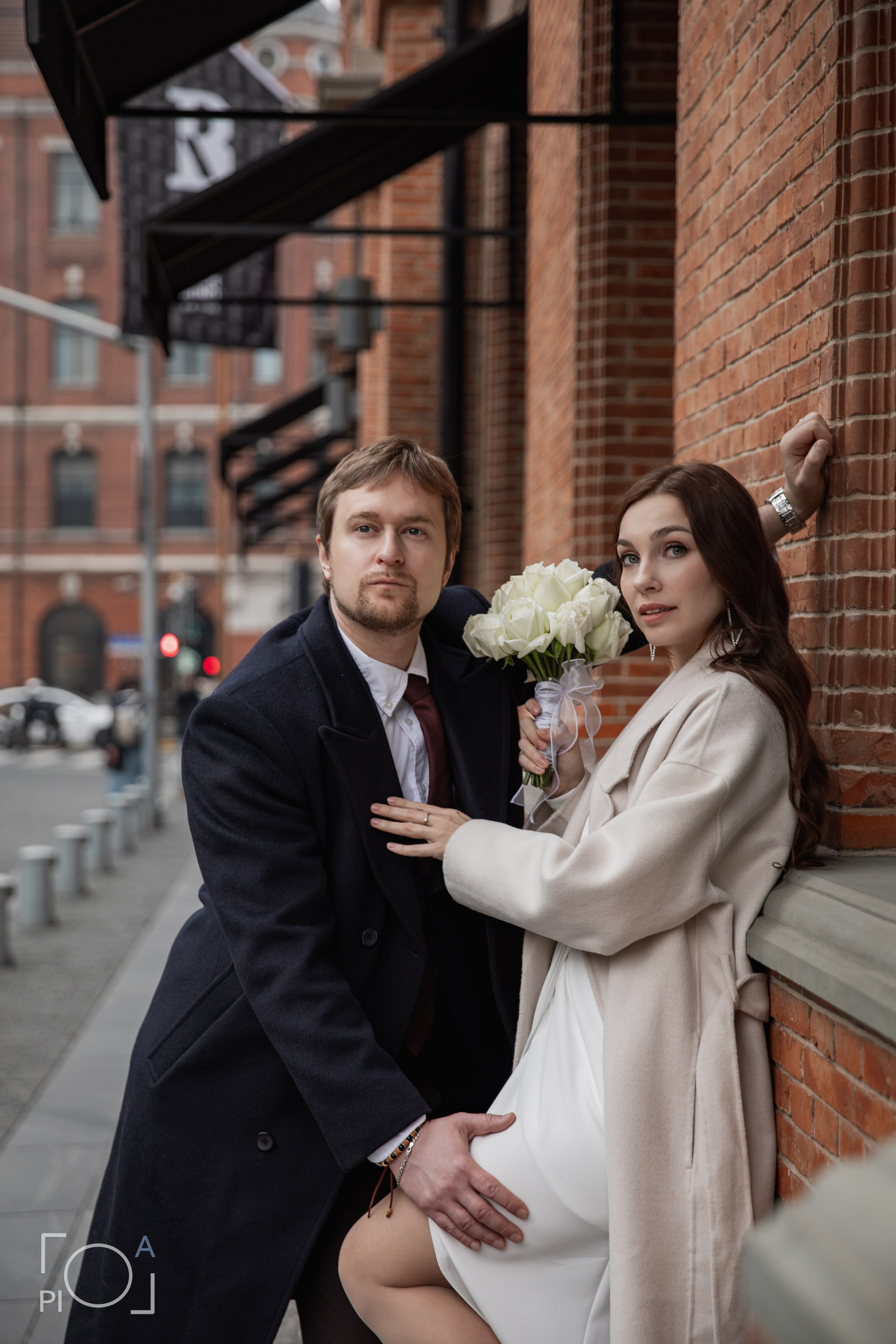 Свадебная фотосессия с консульской подписью в консульстве. Фотограф в Шанхае — Лола Пидлуская