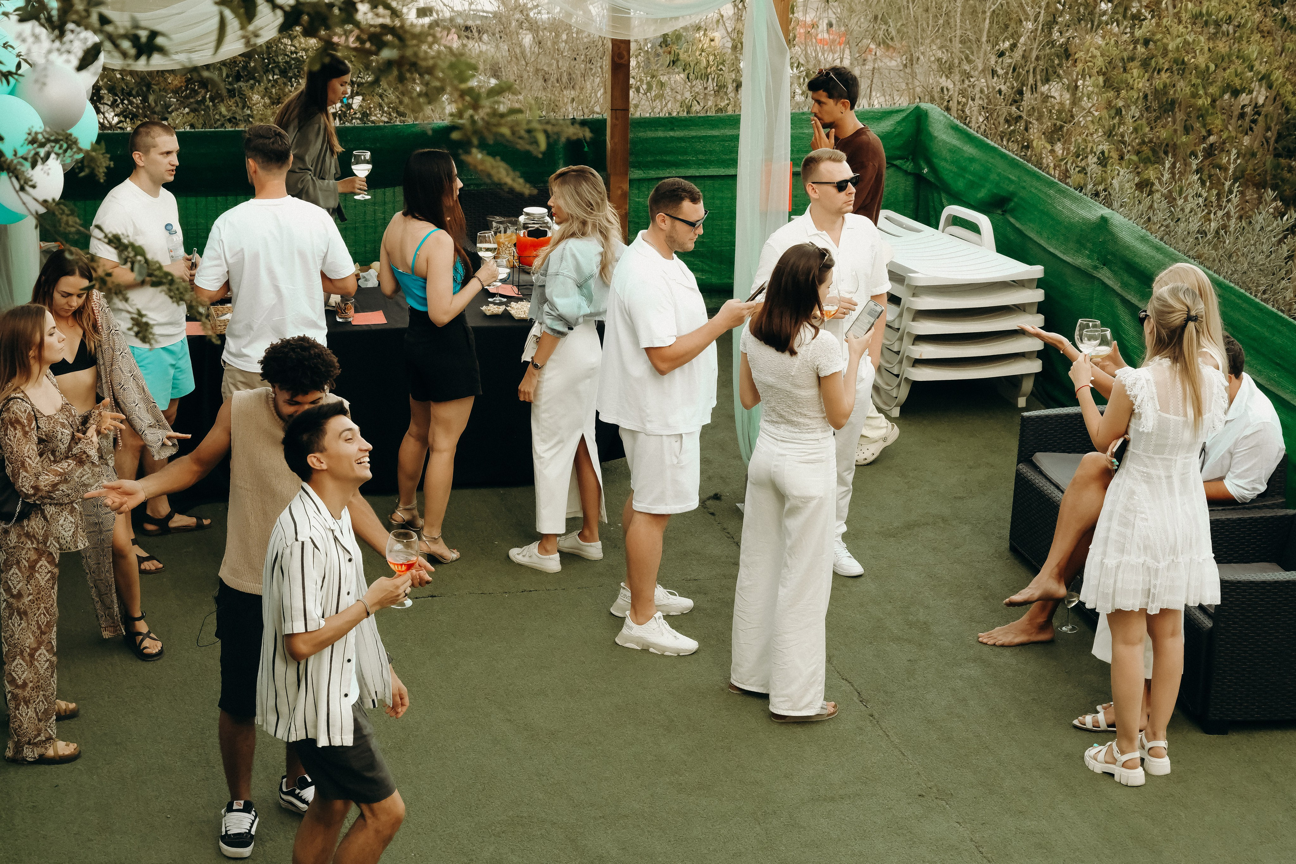 Pool party in  High Villa.  Cascais Sintra Lisbon. Валерія Сичова. Сімейний та репортажний фотограф в Португаліі