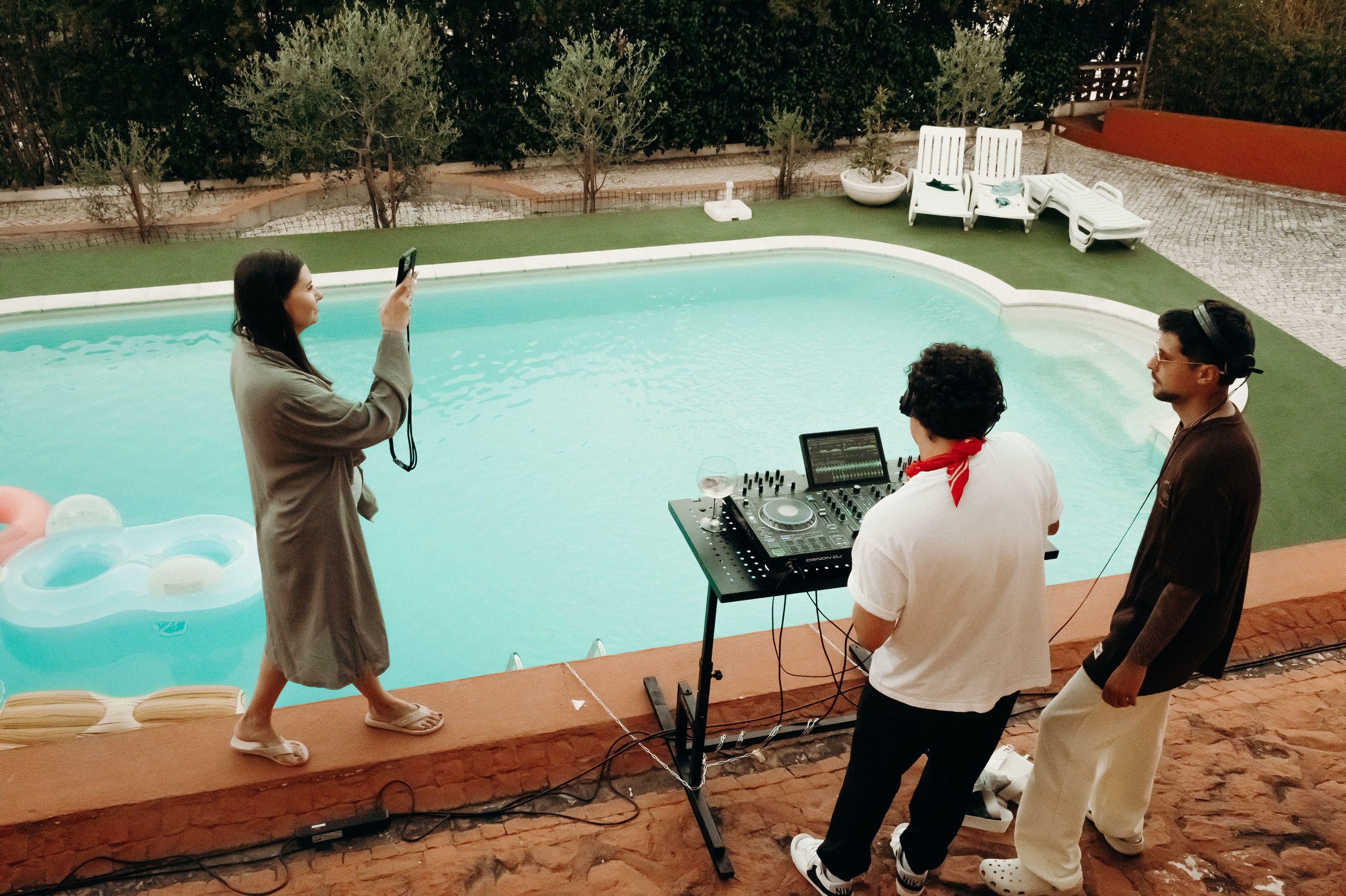 Pool party in  High Villa.  Cascais Sintra Lisbon. Валерія Сичова. Сімейний та репортажний фотограф в Португаліі