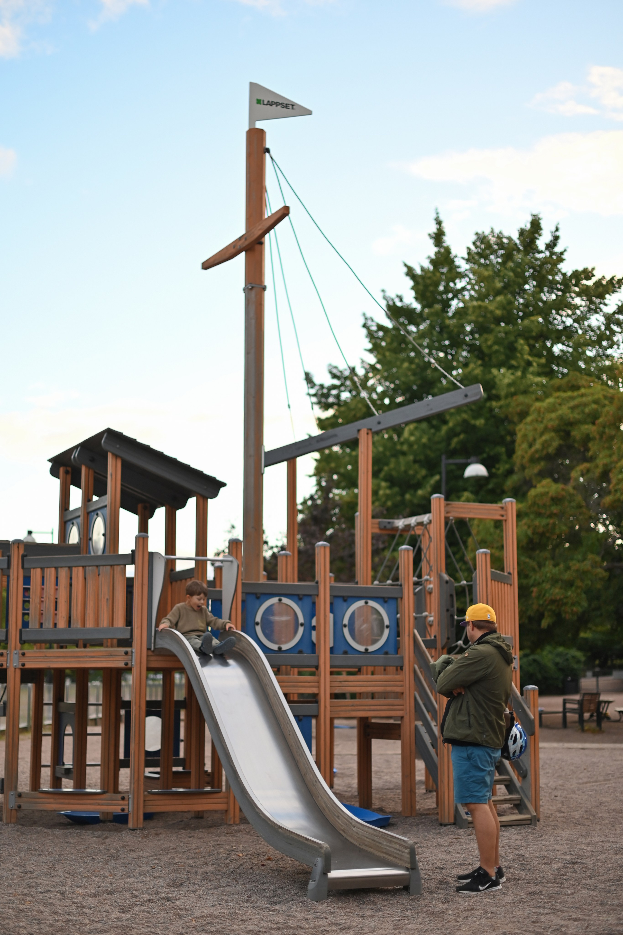 На детской площадке. Детский и семейный фотограф в финляндии дина пулкка. контент фотограф