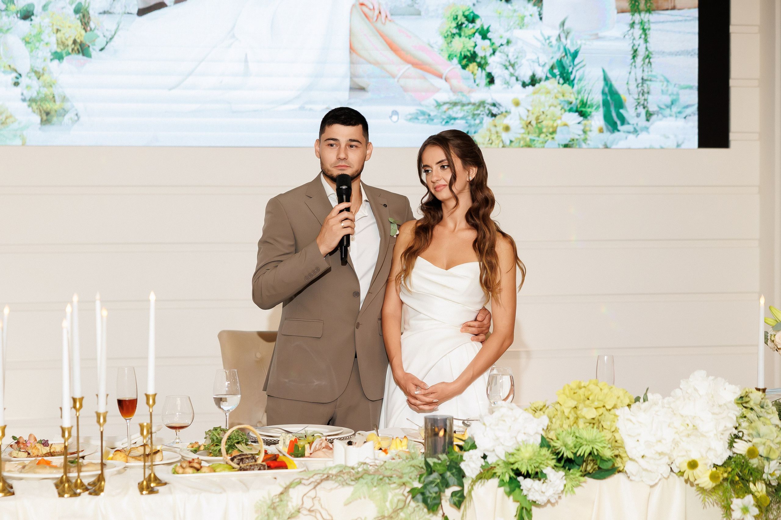 Eugen & Livia — Grand Elysee — Wedding Day. Servicii Foto și Video 067188353