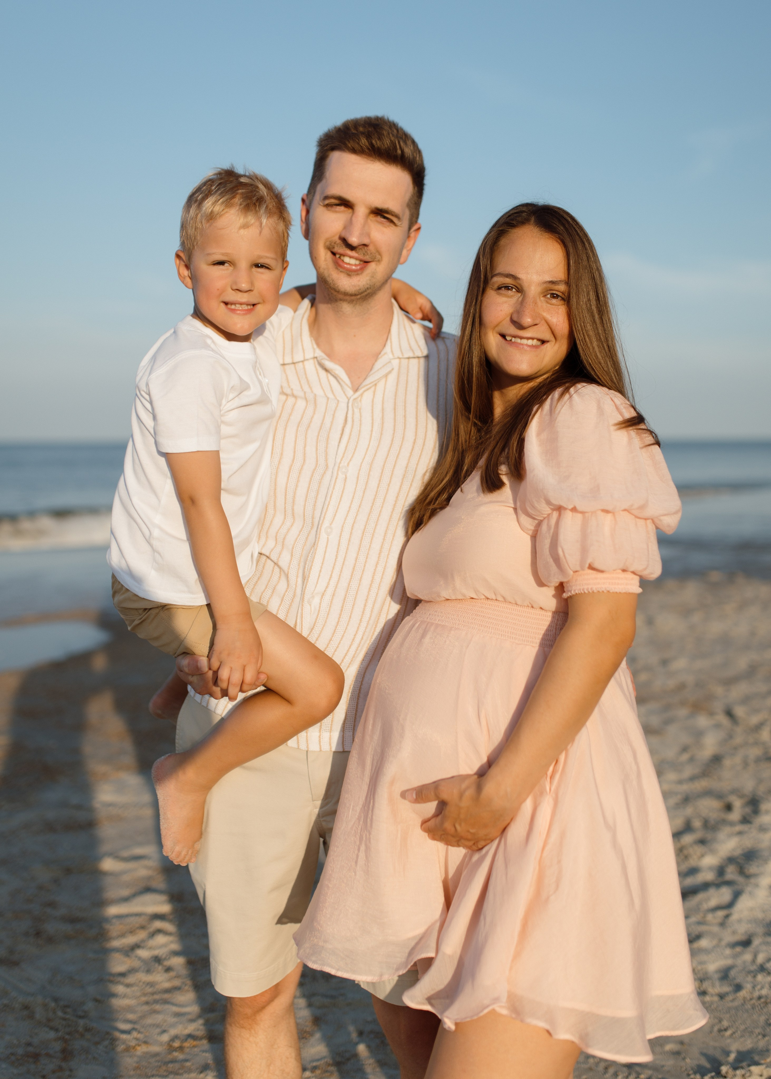 T + A Maternity at the Beach. Portrait and couples photographer in Florida, Valeriia Honcharova