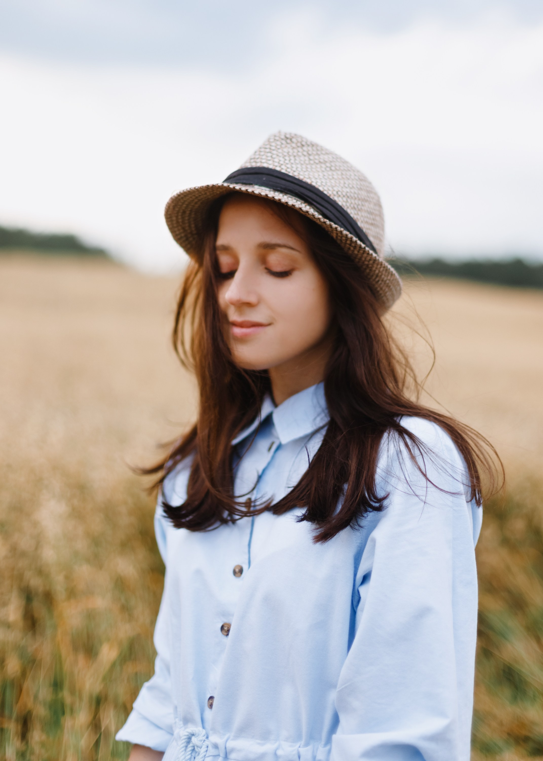 Katya | tenderness in the field. Kaja | fotograf psów we Wrocławiu