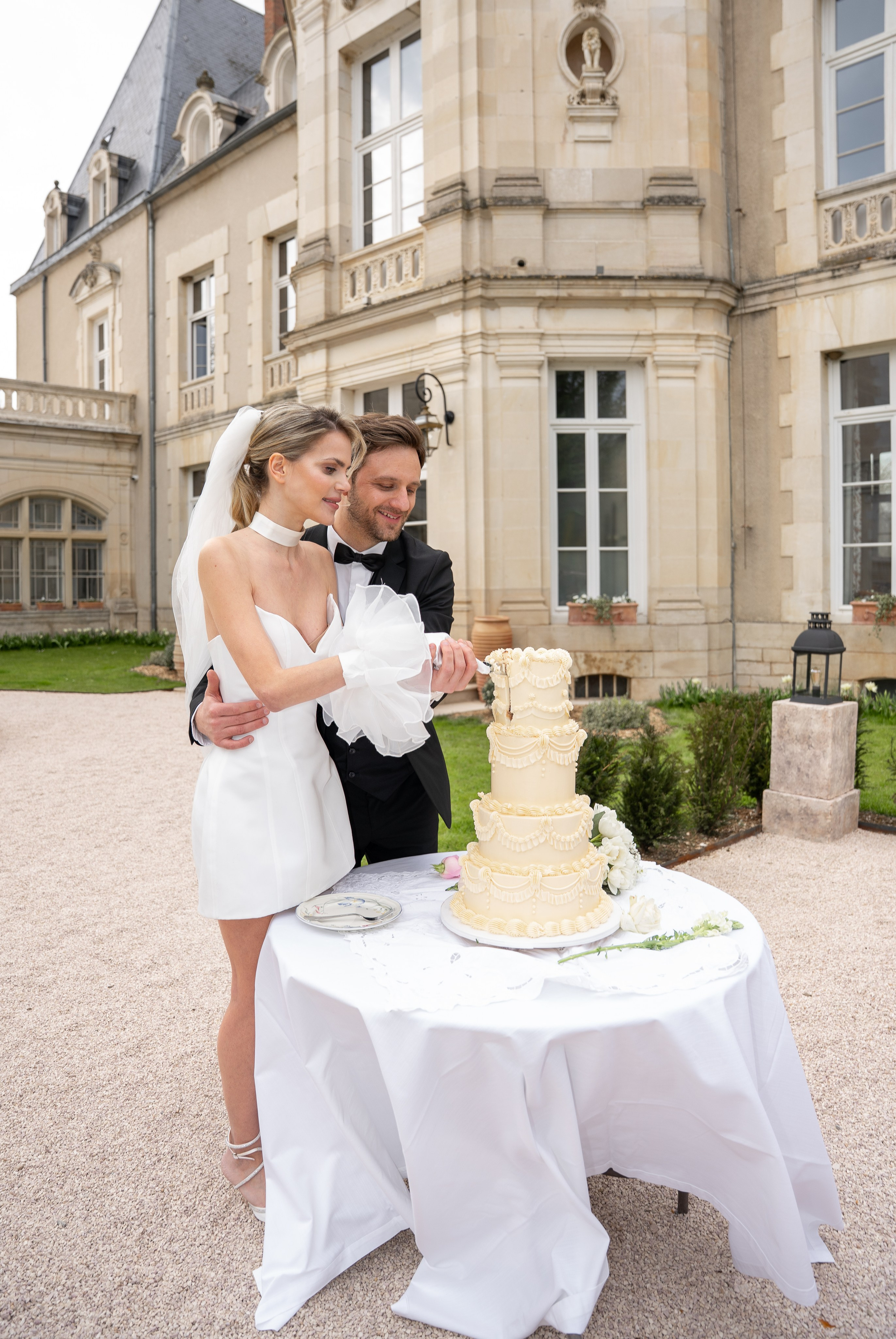 Chateau elopement inspiration. Wedding photographer in Paris Oksana Shum