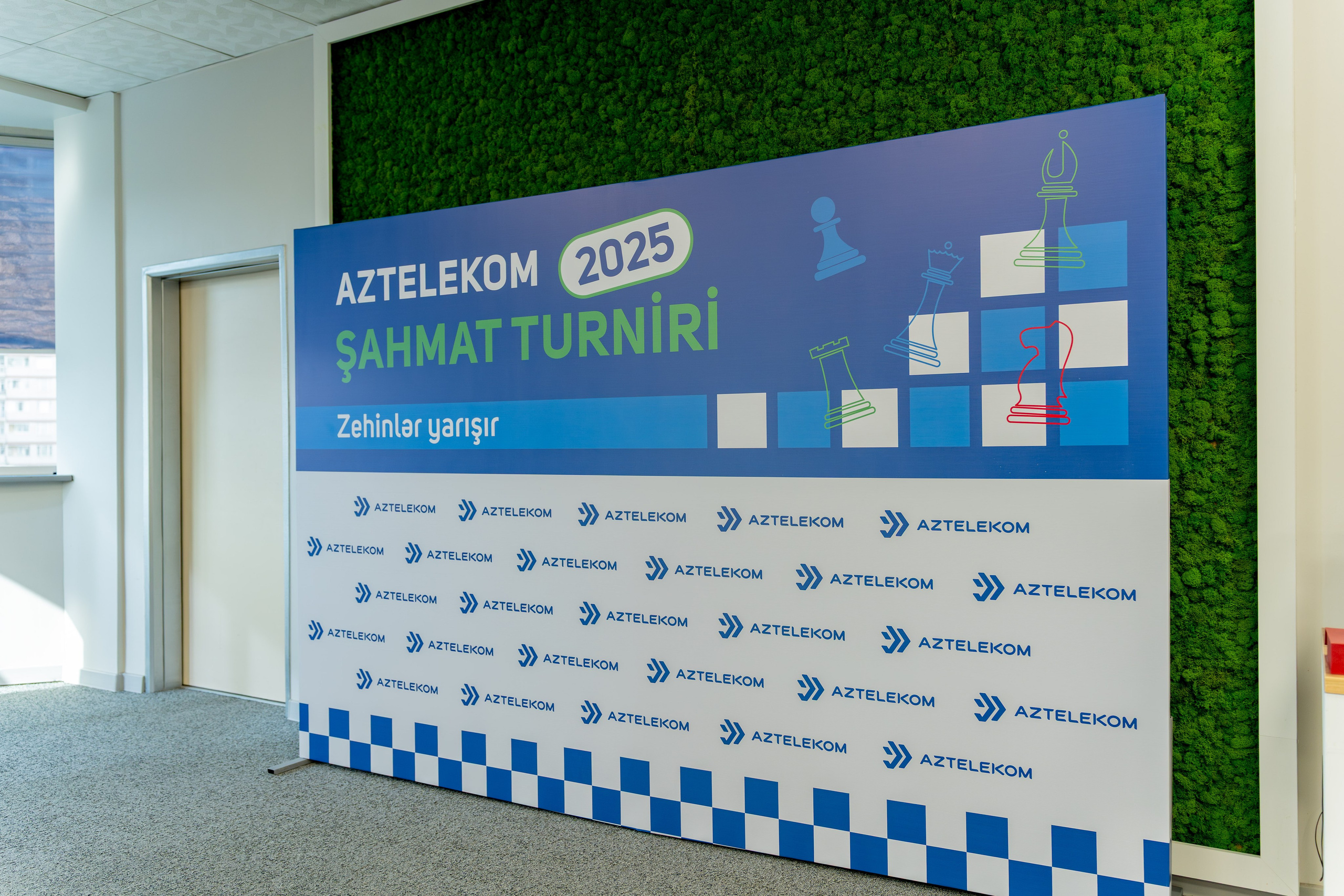 Aztelekom şirkətinin əməkdaşları arasında keçirilən şahmat turniri. Fotoqraf Vəli Məmmədov