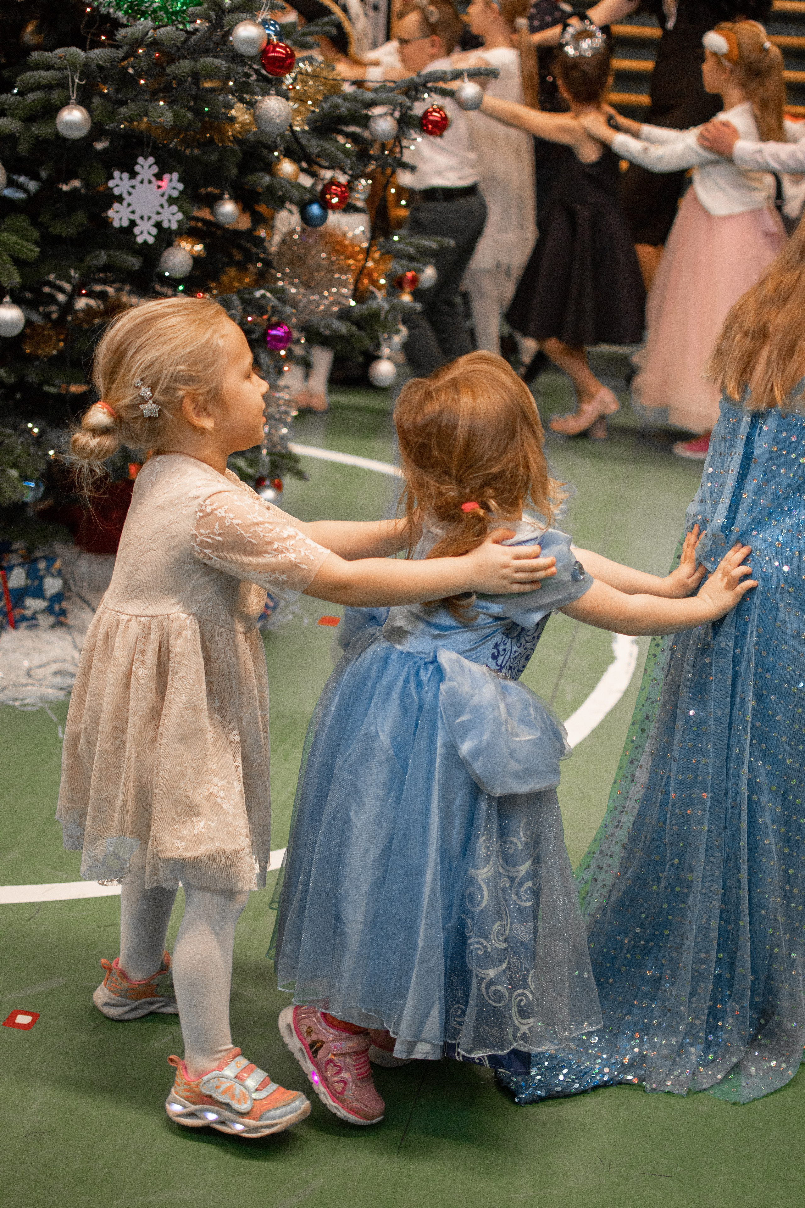 Новогодний хоровод. Семейный и детский фотограф