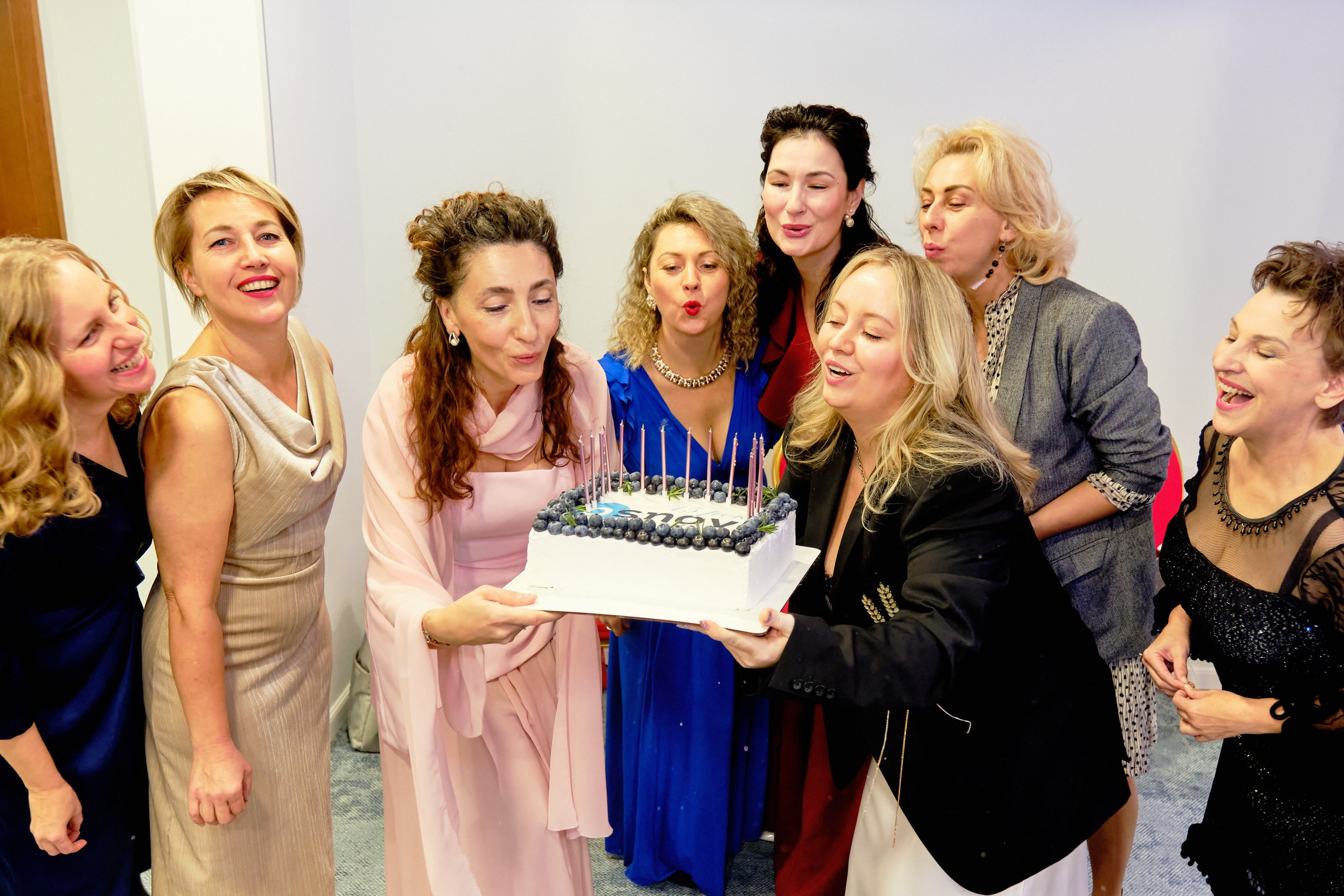 Фоторепортаж з благодійного Новорічного балу у Чорногорії. Портретний фотограф Альона Новгородцева