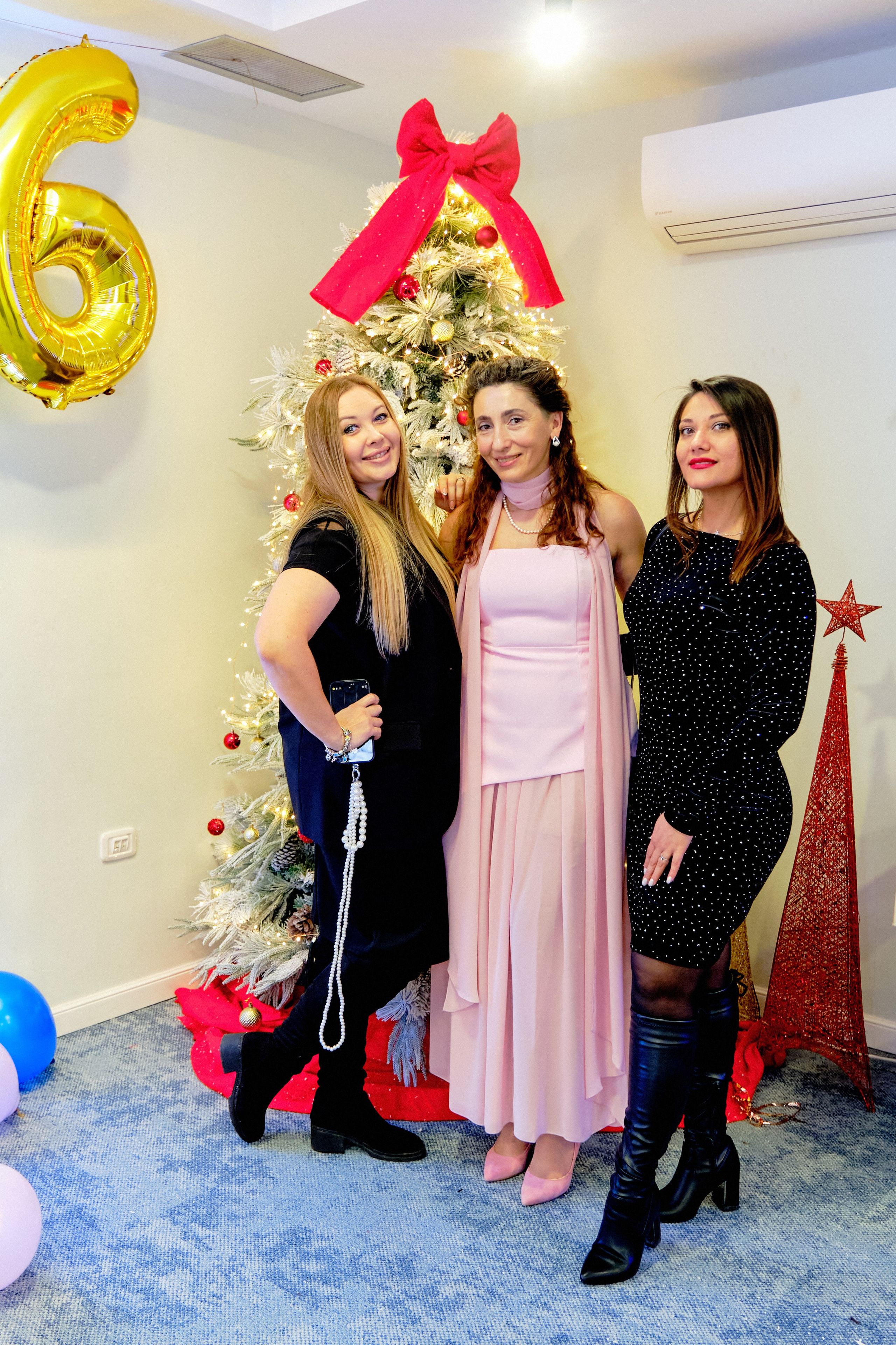 Фоторепортаж з благодійного Новорічного балу у Чорногорії. Портретний фотограф Альона Новгородцева