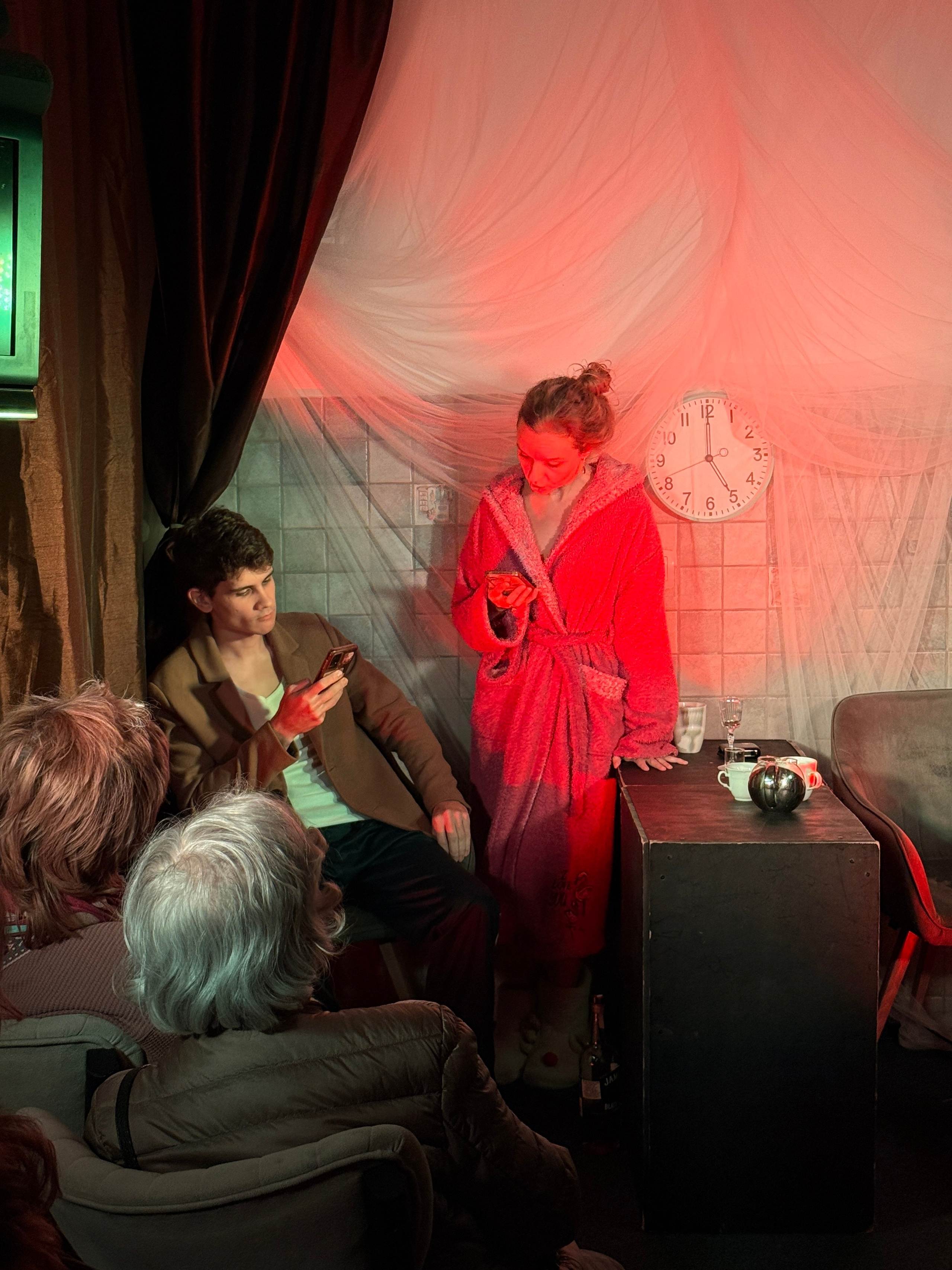 Фоторепортаж вистави у Будві. Портретний фотограф Альона Новгородцева