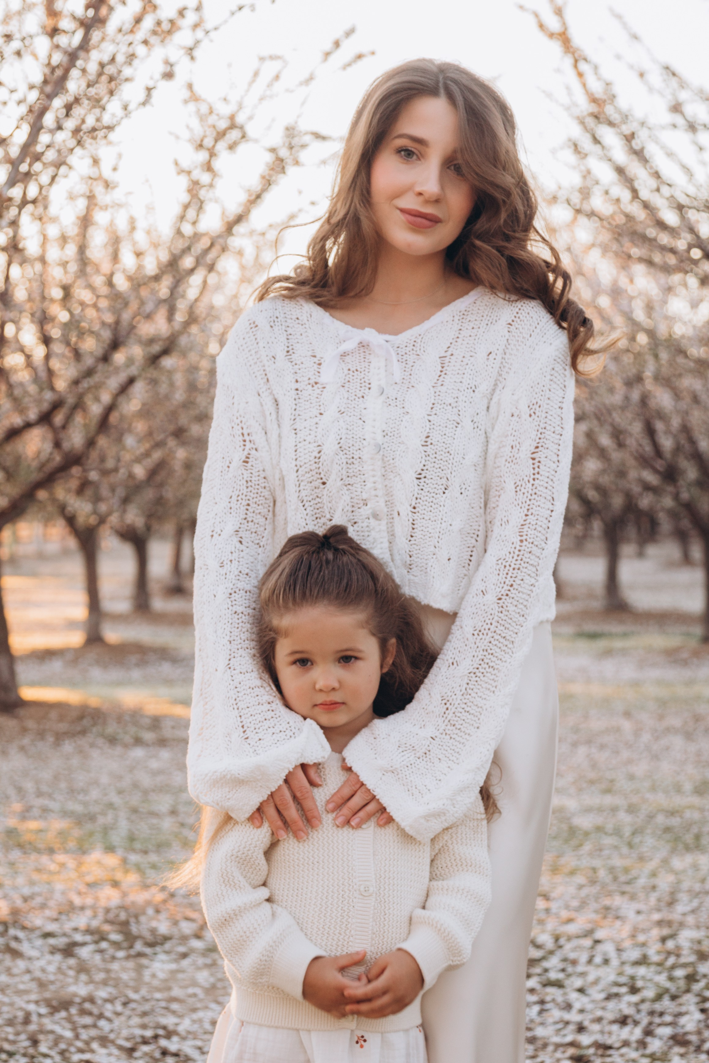 Family in nature. Family and children’s lifestyle photographer Elena Tumanova