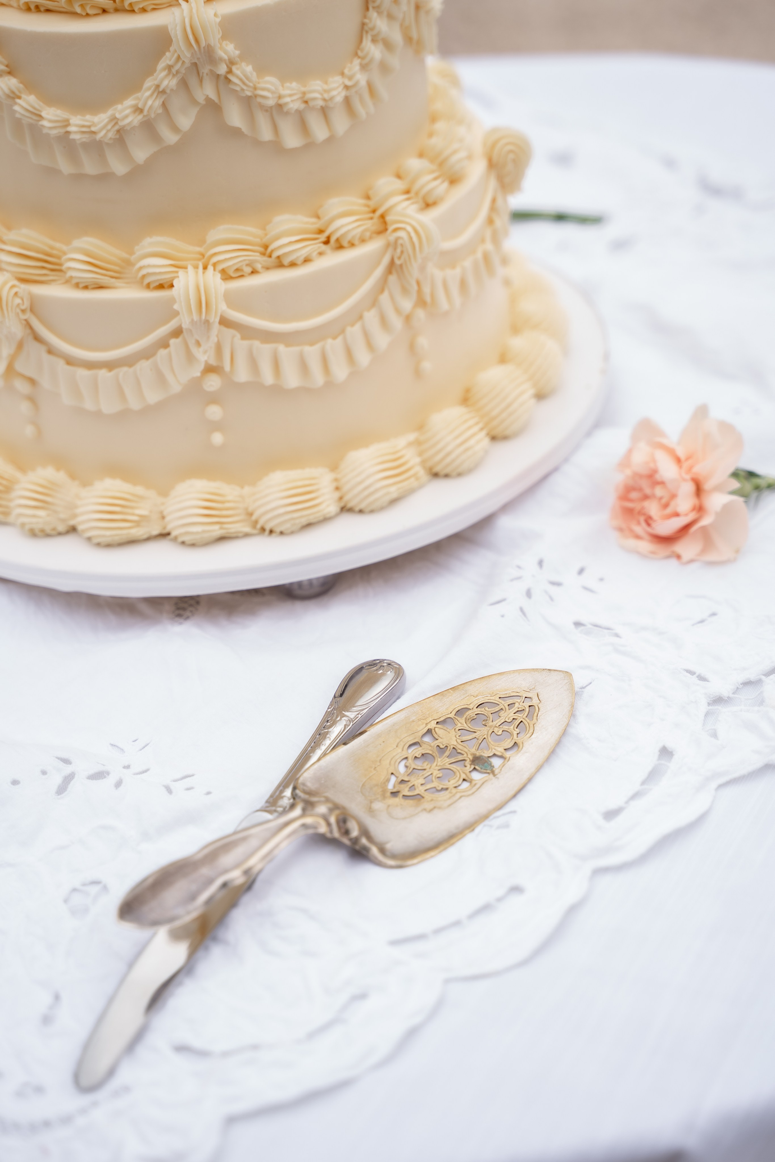 Chateau elopement inspiration. Wedding photographer in Paris Oksana Shum
