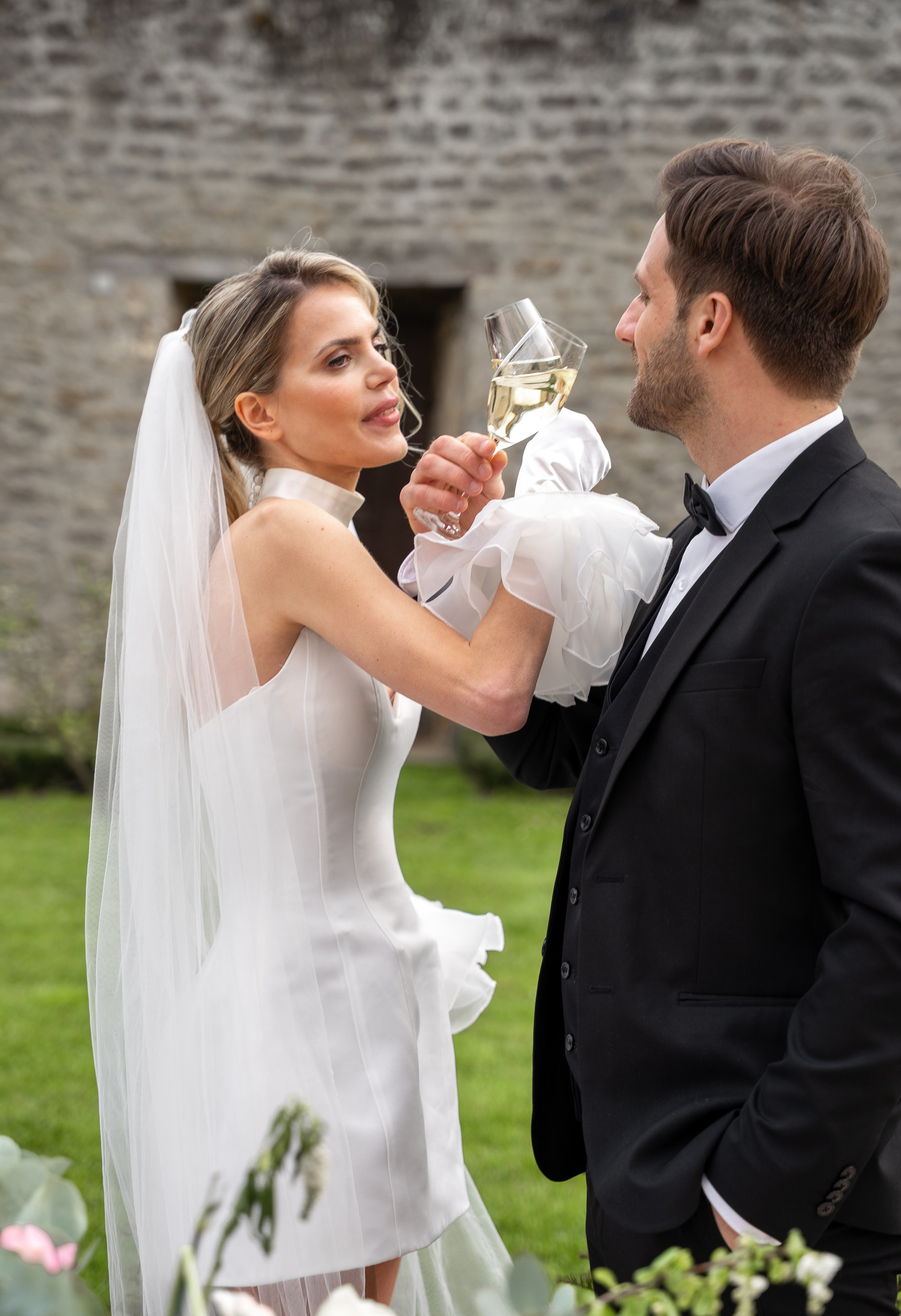 Chateau elopement inspiration. Wedding photographer in Paris Oksana Shum