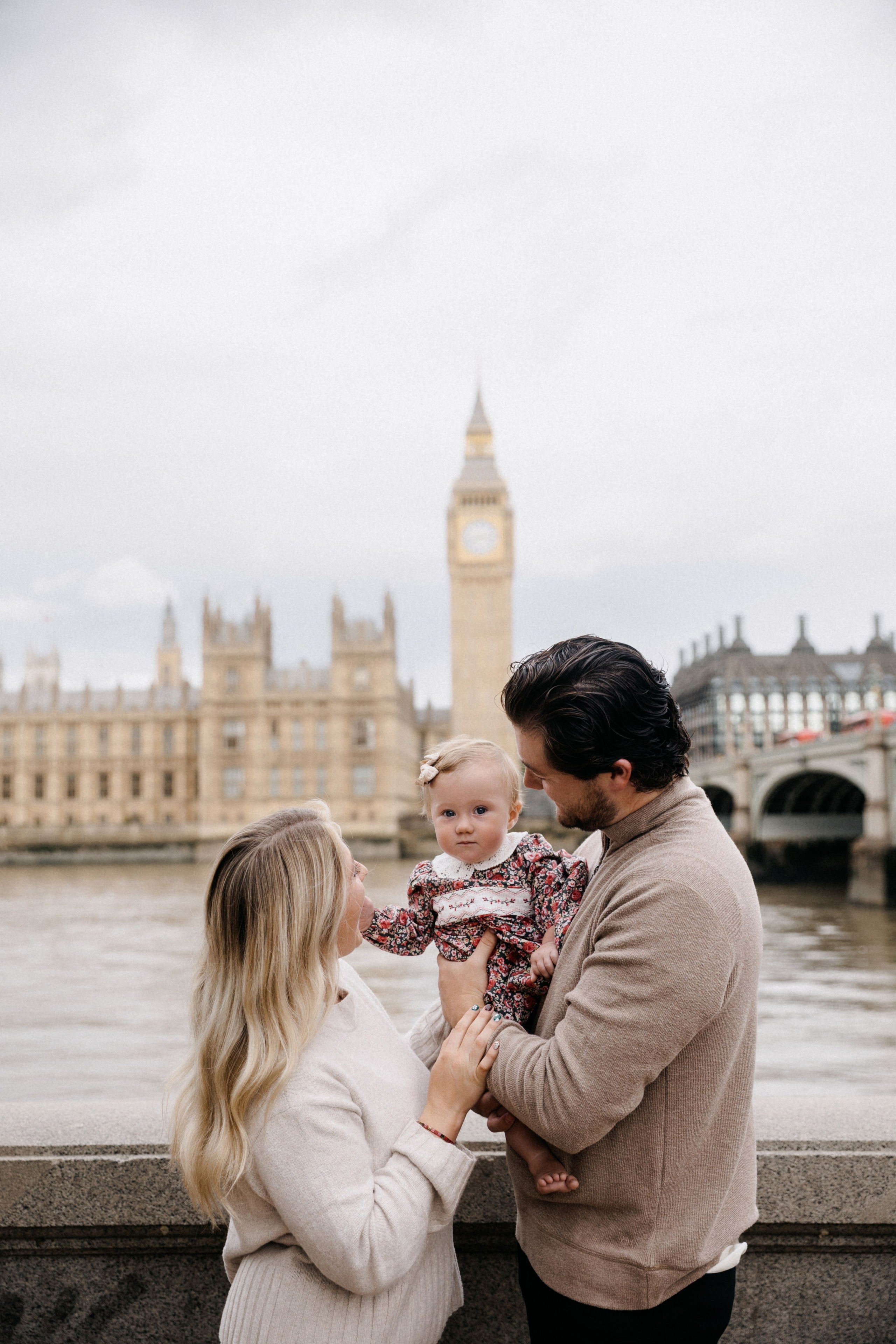 Family Photoshoot at Westminster. LondonPhotoStory — Vacation Photographer in London