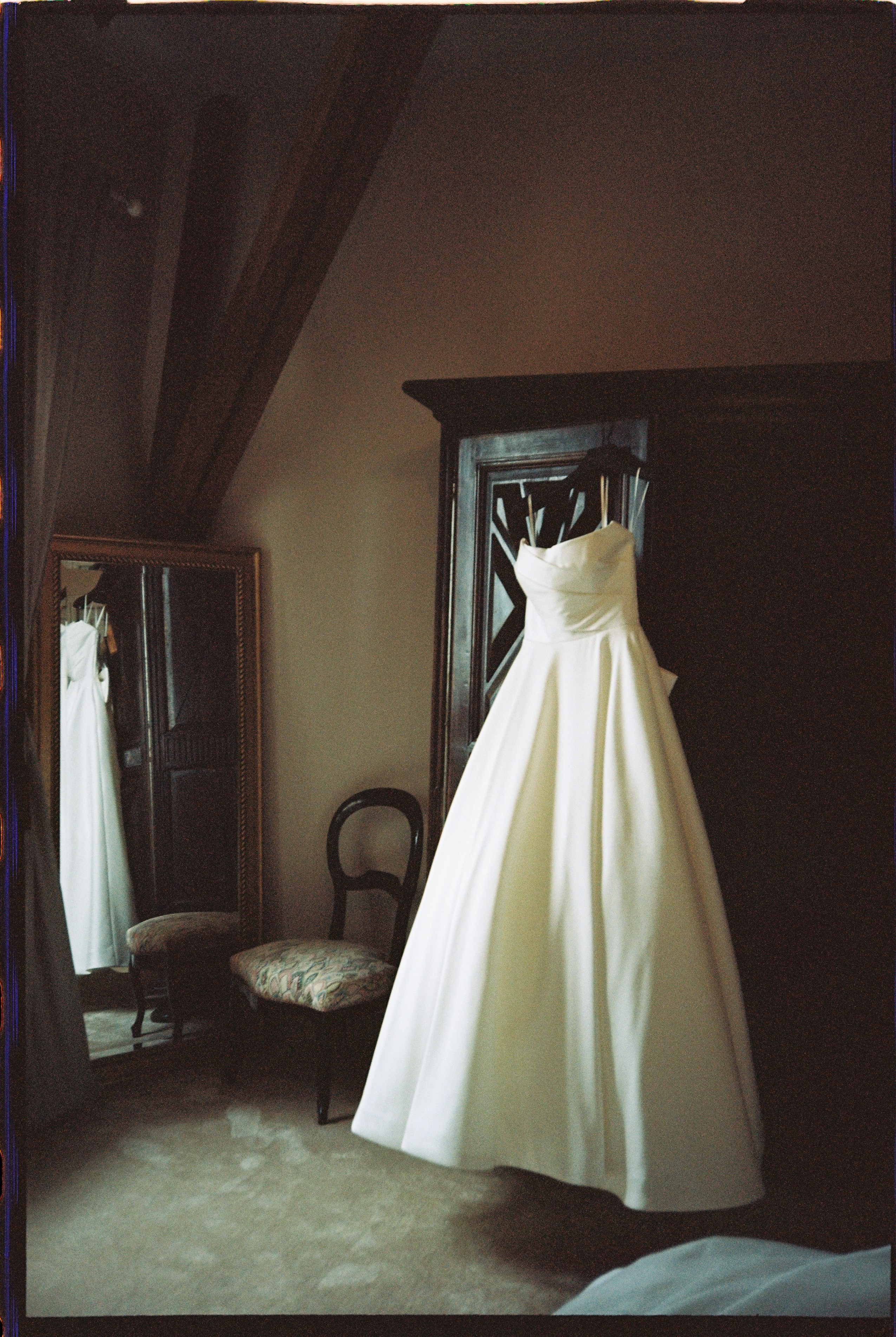 Wedding in a French Château | Destination Wedding Photography. Wedding photographer in Italy