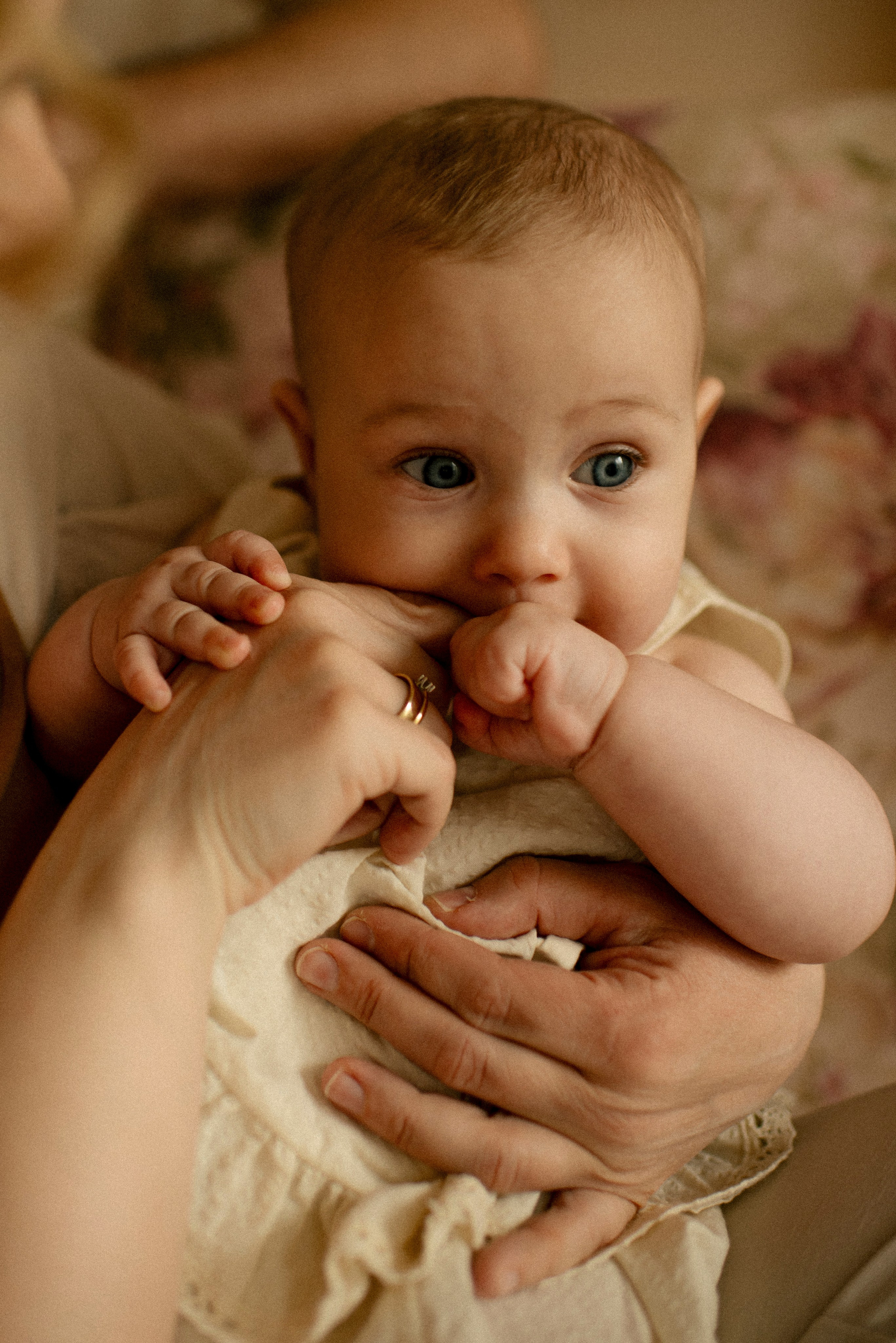 Malwina Rafael and Klara. Polina Sobol — family & documentary photographer in Bern. Outdoor & urban photo sessions for families, kids and couples