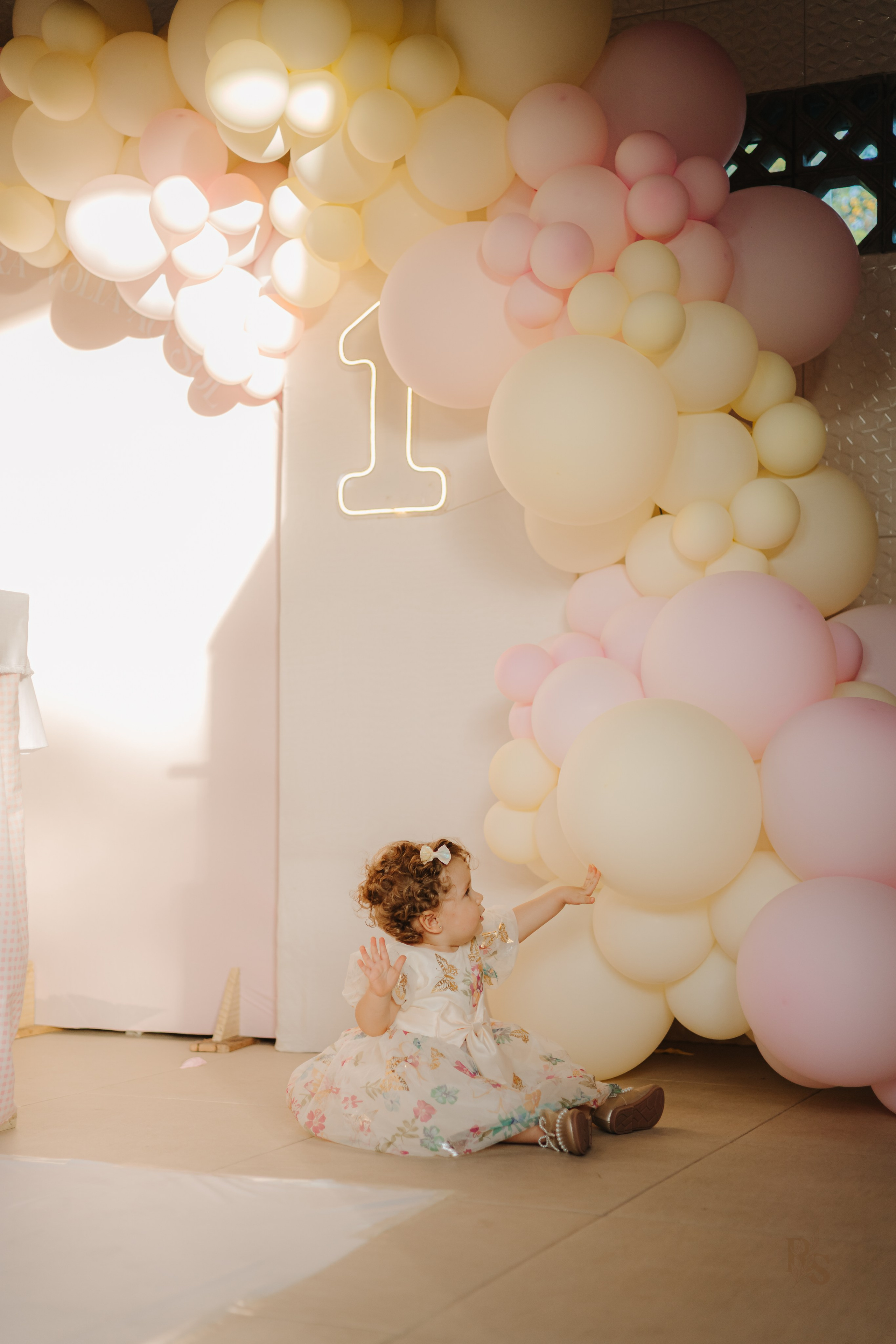 Aurora — 1 ano. Fotógrafo Richard Silvestre — Casamentos na Bahia