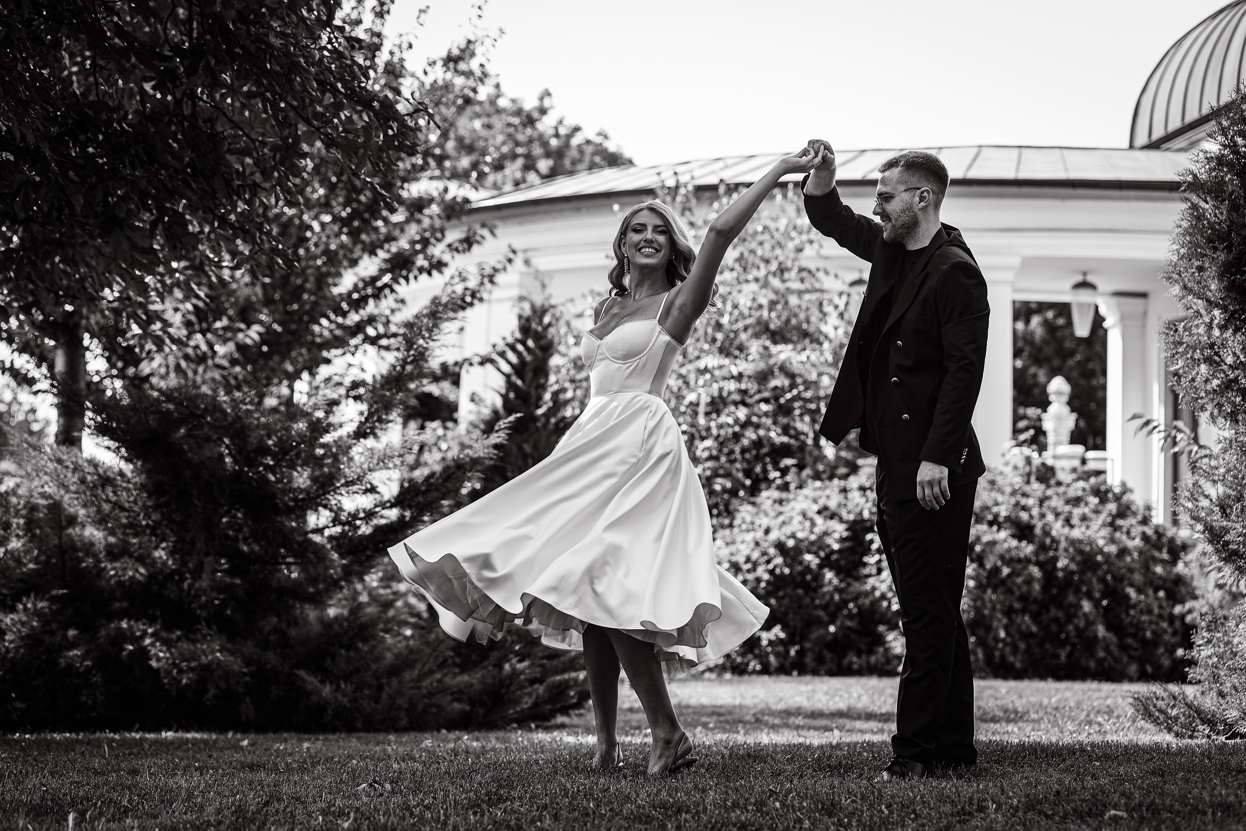 Bianca & Daniel — o nuntă de vară în Cluj, între natură și eleganță. Rares Bucur is a professional wedding photographer based in Cluj-Napoca, Romania, specializing in wedding photography