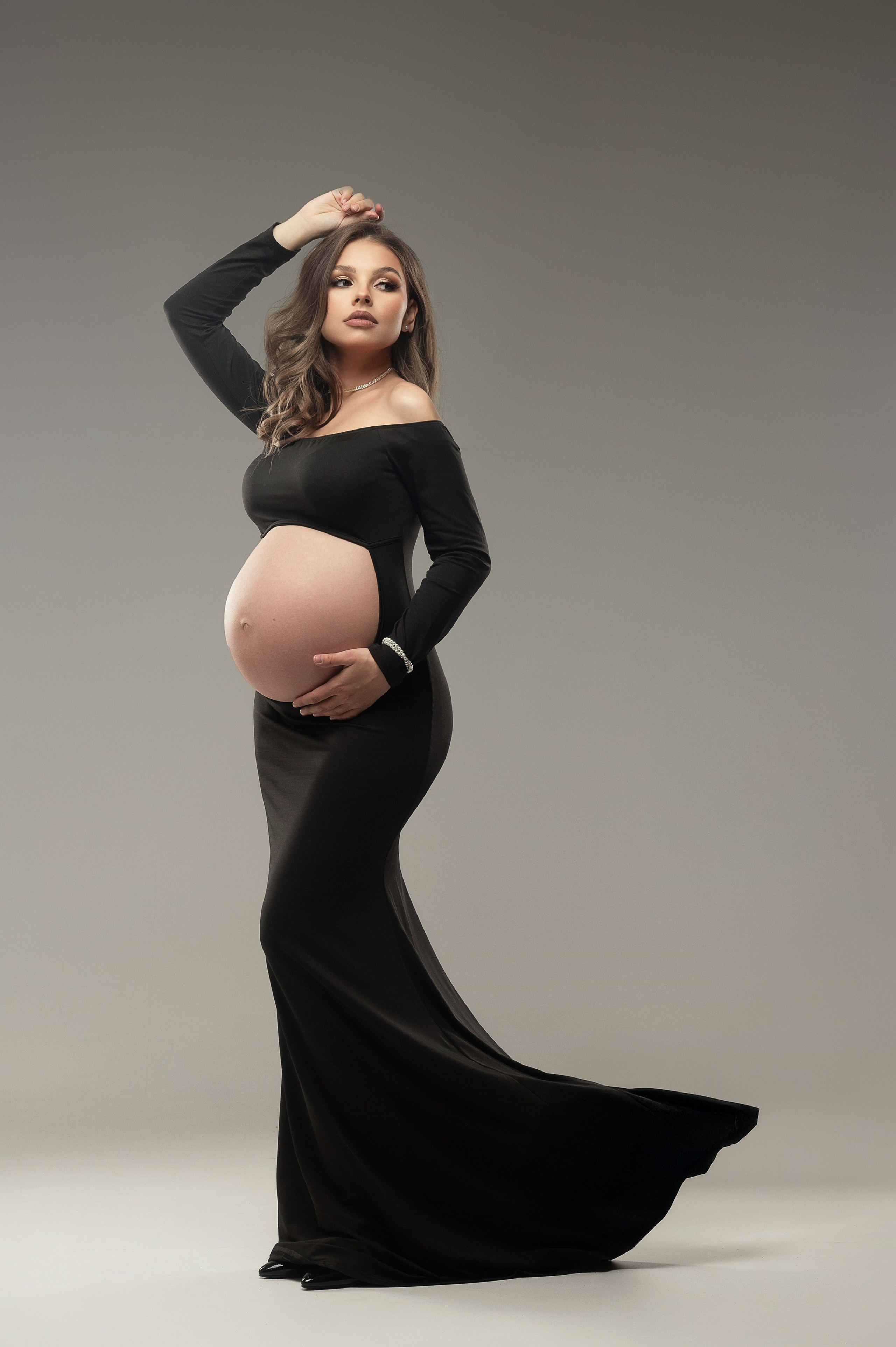 Maternity photoshoot in the studio. Victoria Lyubchenko — fine art photography in Bismarck, ND