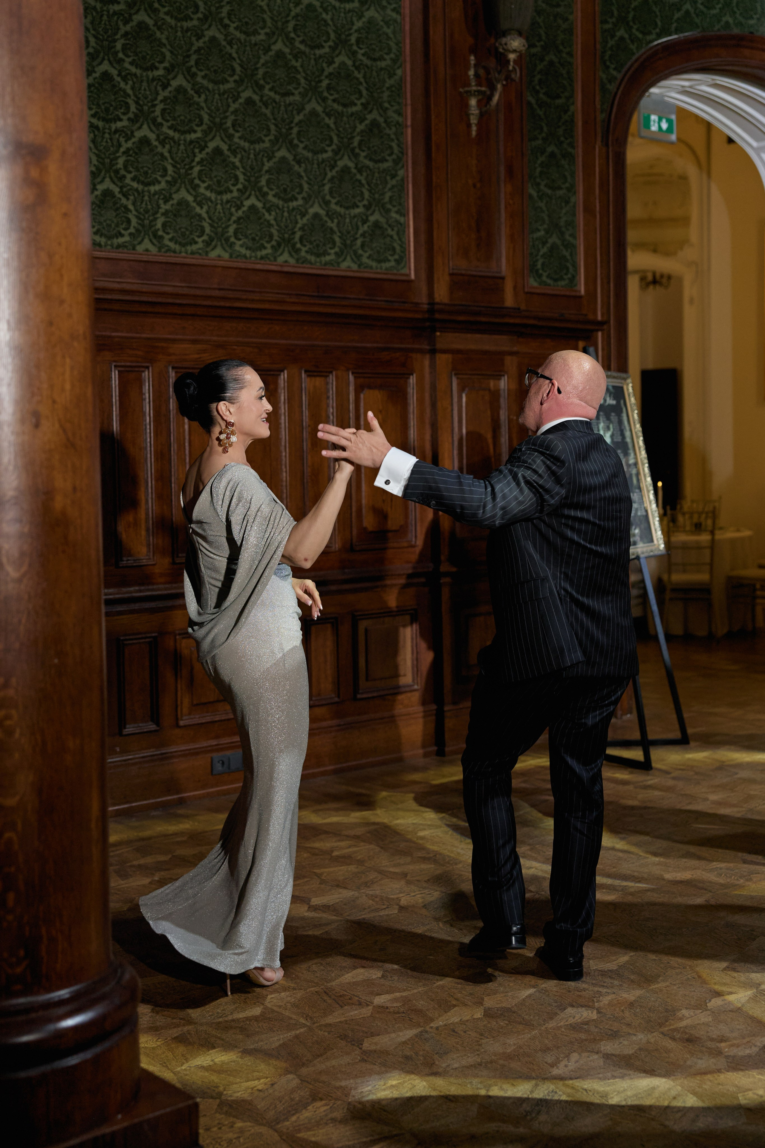 Wiktoria & Kacper. Pałac Goetz. Fotograf ślubny i rodzinny w Krakowie Yana Klymova