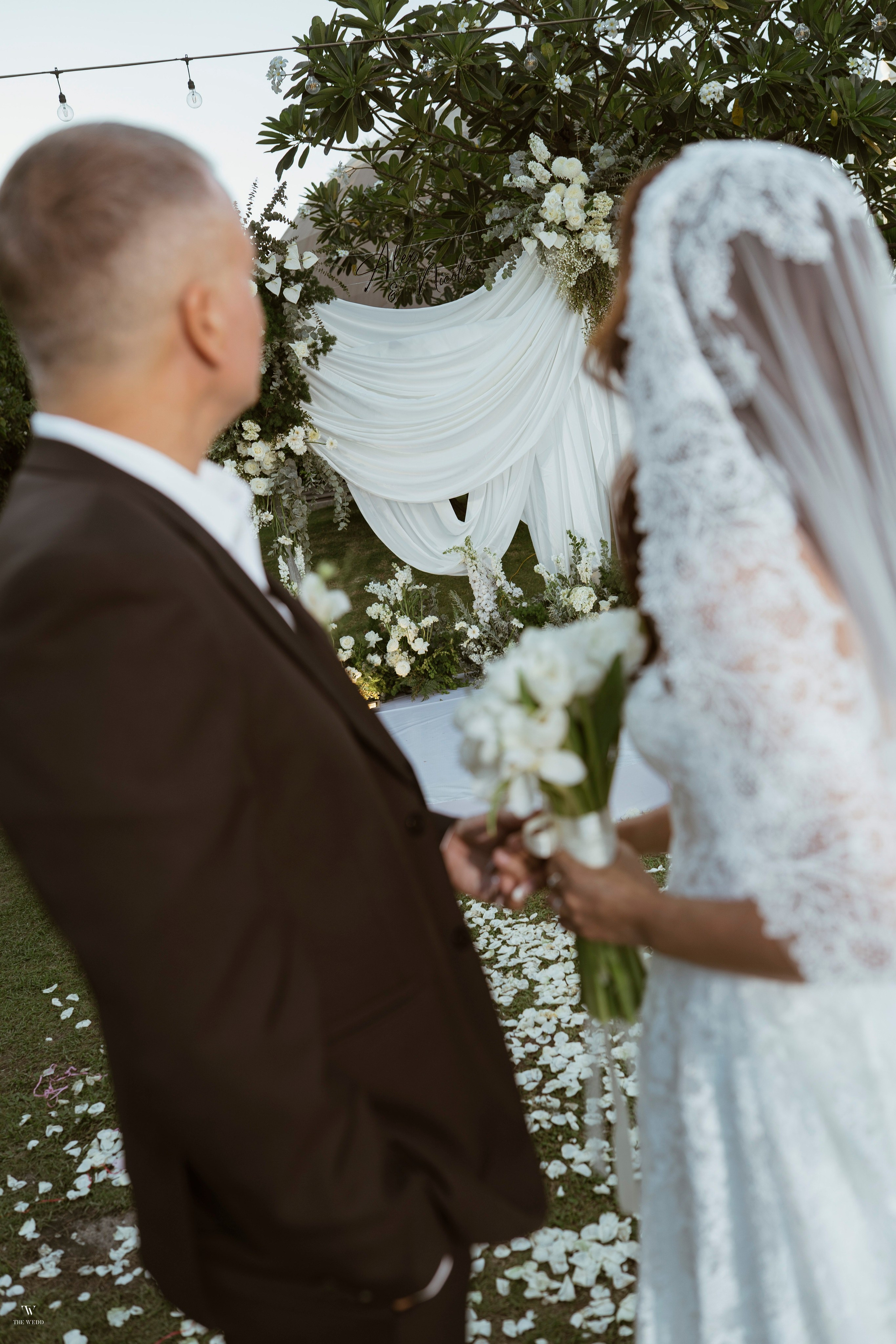 ALEX & NICOLE. WEDDING PHOTOGRAPHER IN VIETNAM