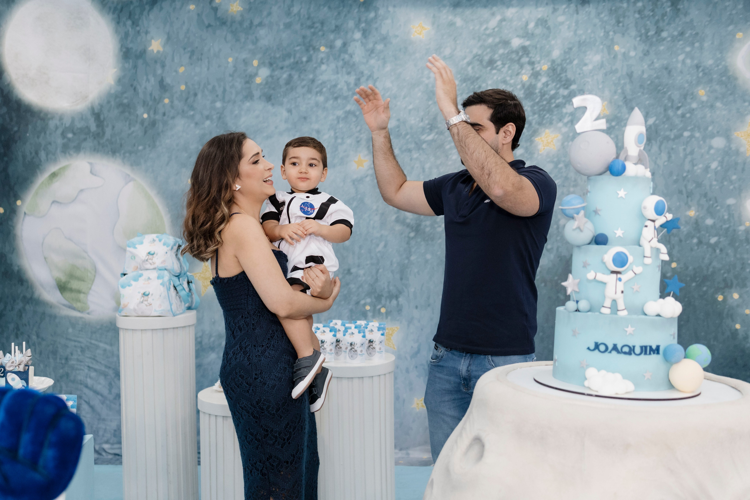 Momento do parabéns na festa de 2 anos do Joaquim