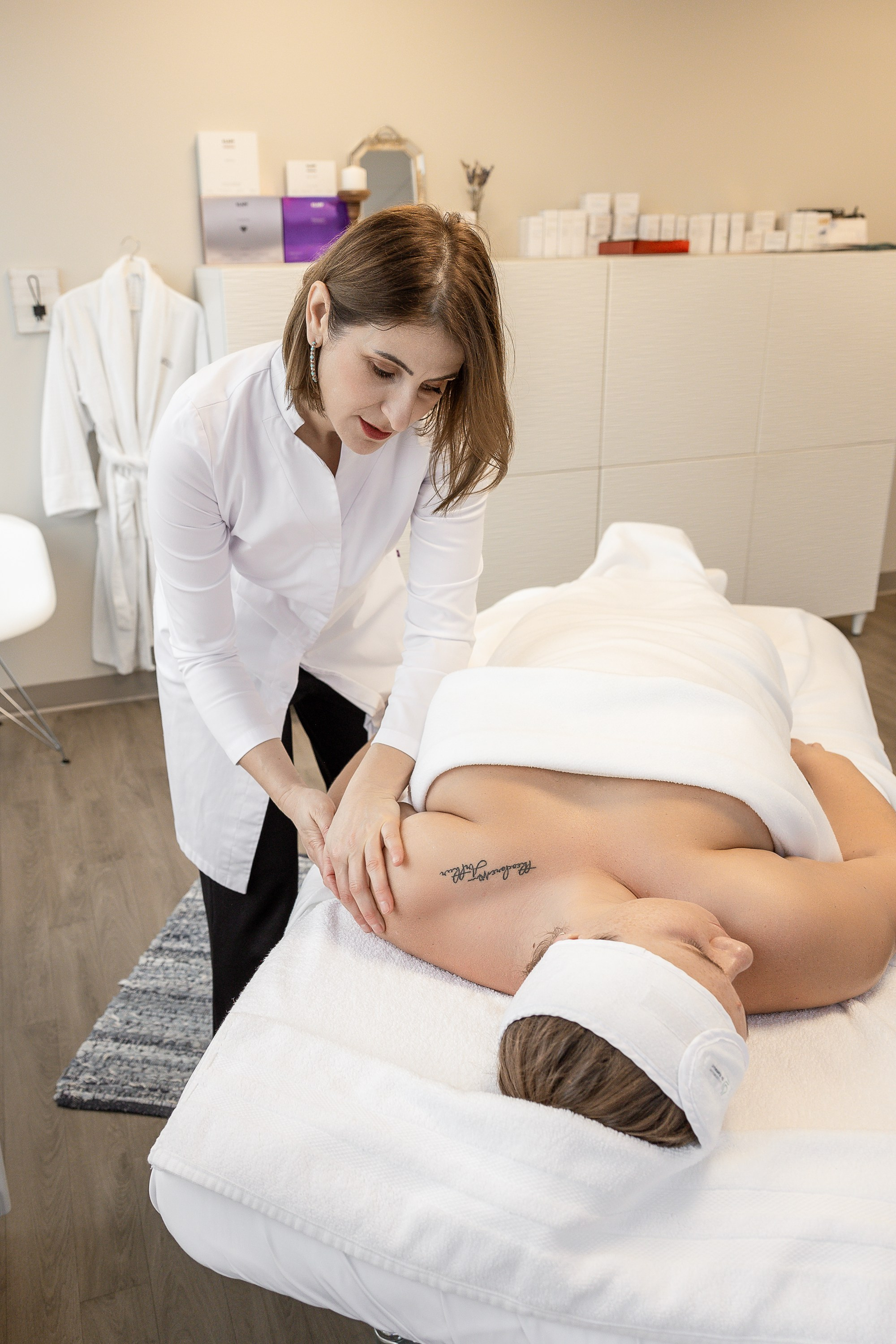 Violeta Sili, Esthéticienne/Beautician