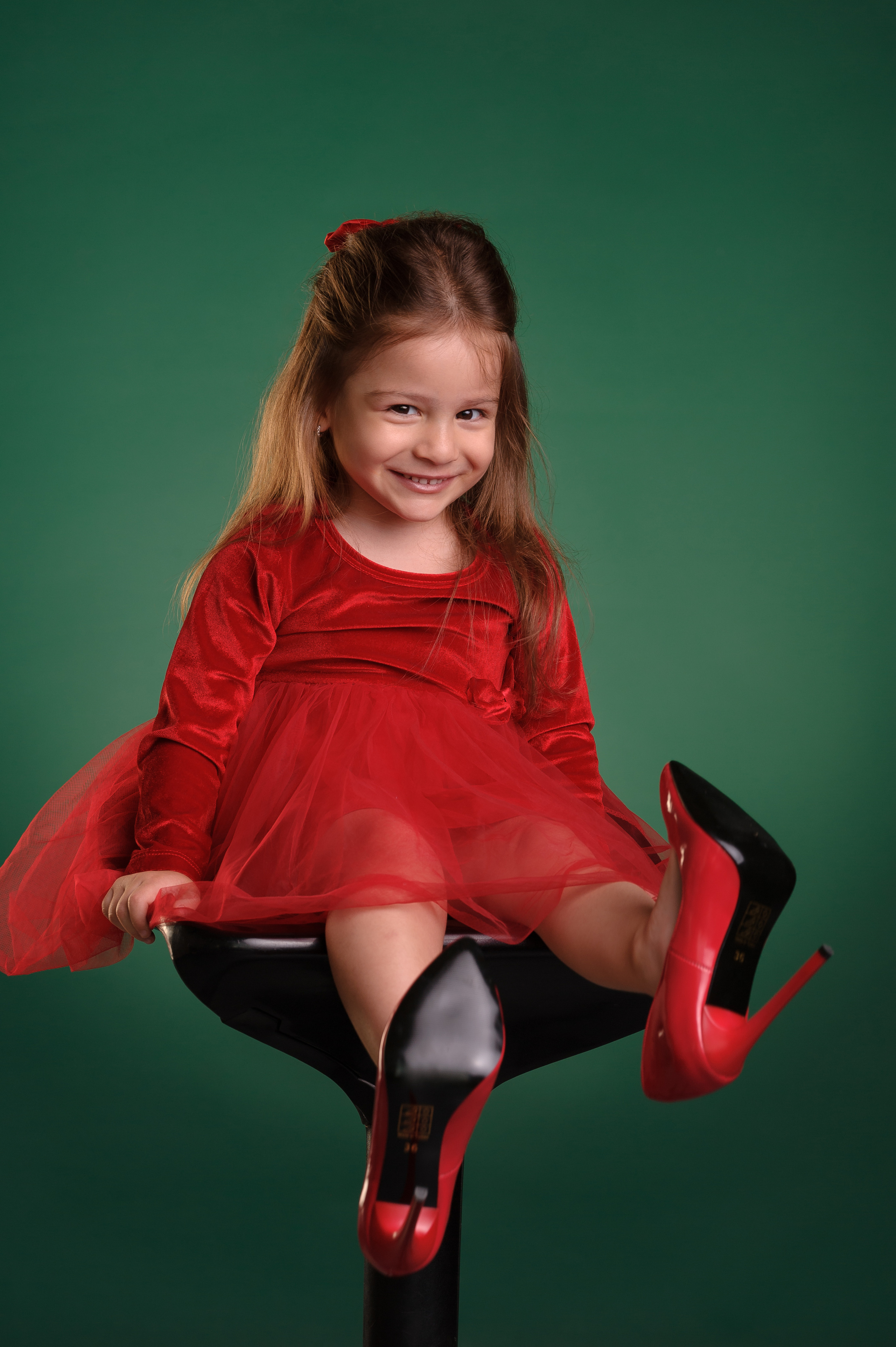 Студийный Портрет HELLEN в туфельках. Семейный фотограф в Кишинёве THOMAS SHTIFT