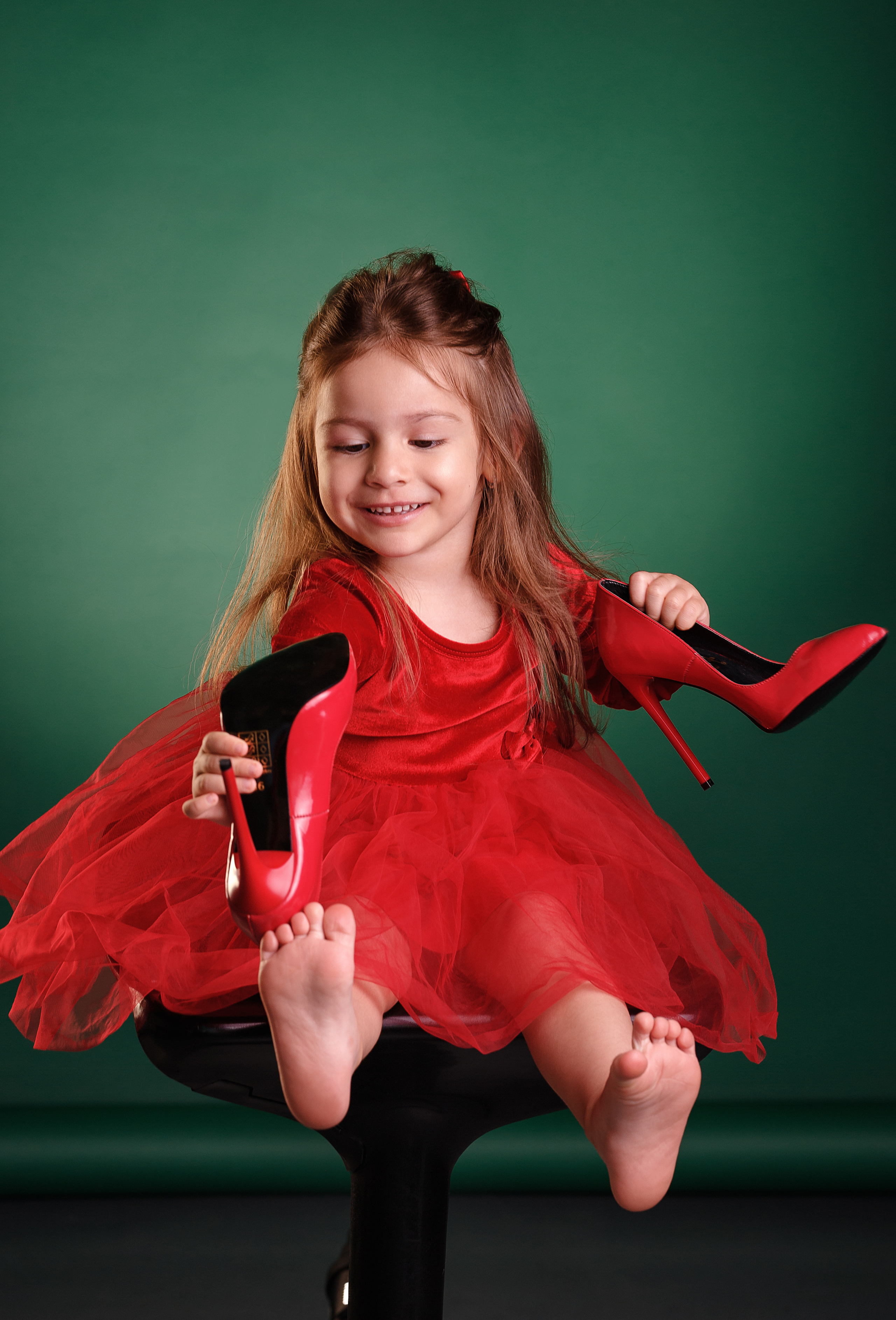 Студийный Портрет HELLEN в туфельках. Семейный фотограф в Кишинёве THOMAS SHTIFT