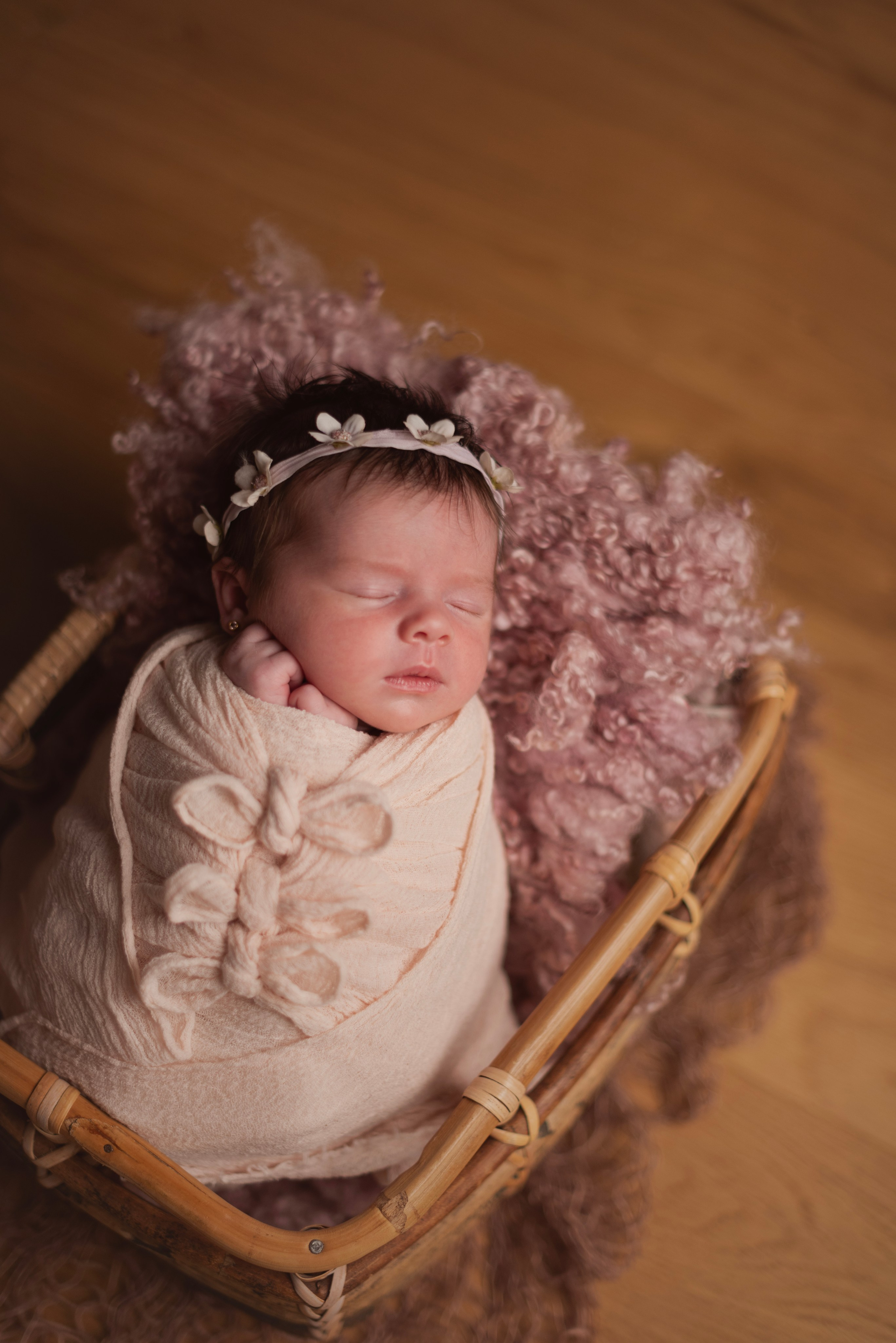 Newborn. Fotograf de nou-nascuti, maternitate si familie din Brasov