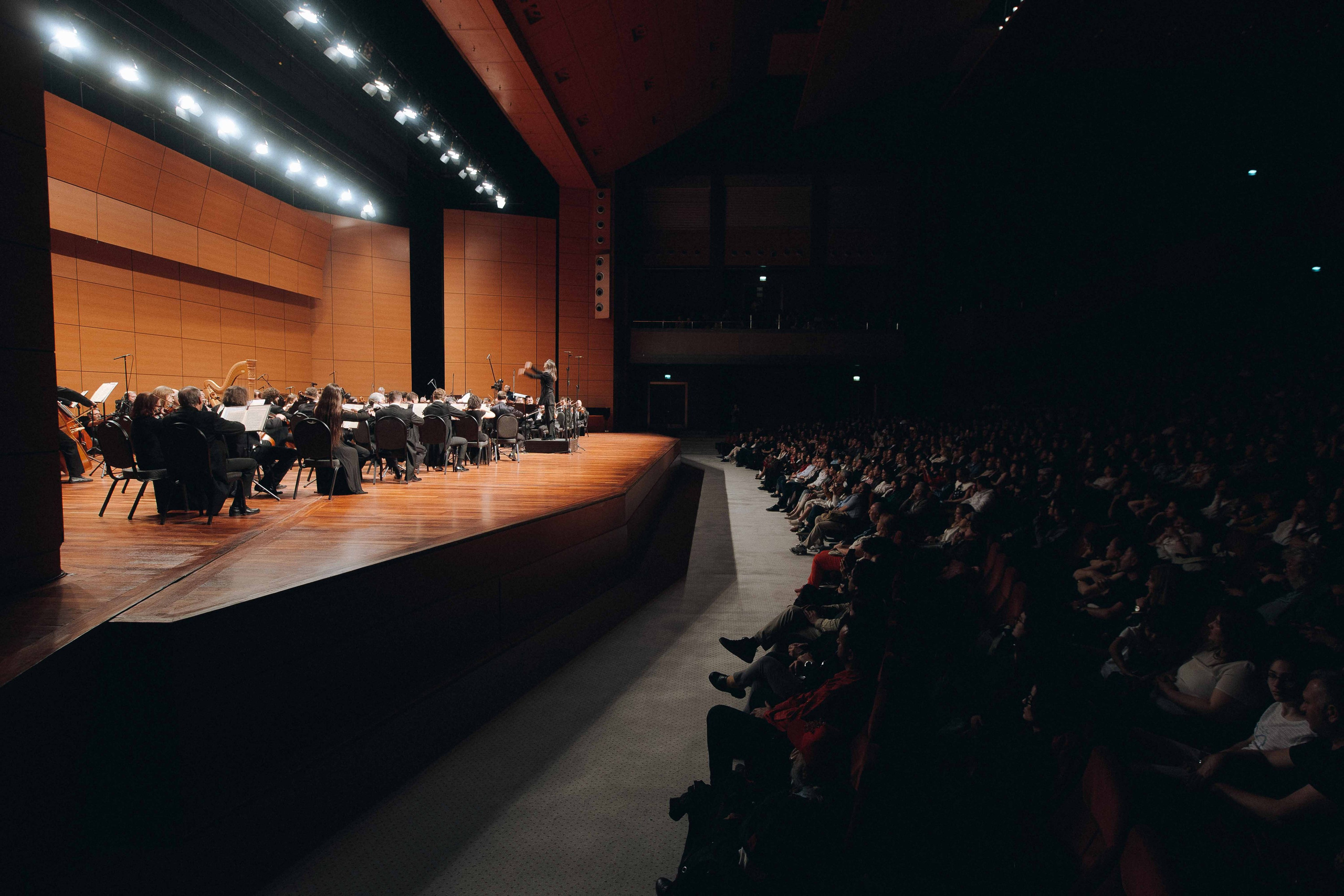 The Tchaikovsky Academic Grand Symphony Orchestra in Istanbul. Wedding&Event photographer Ismail Rzayev in Baku