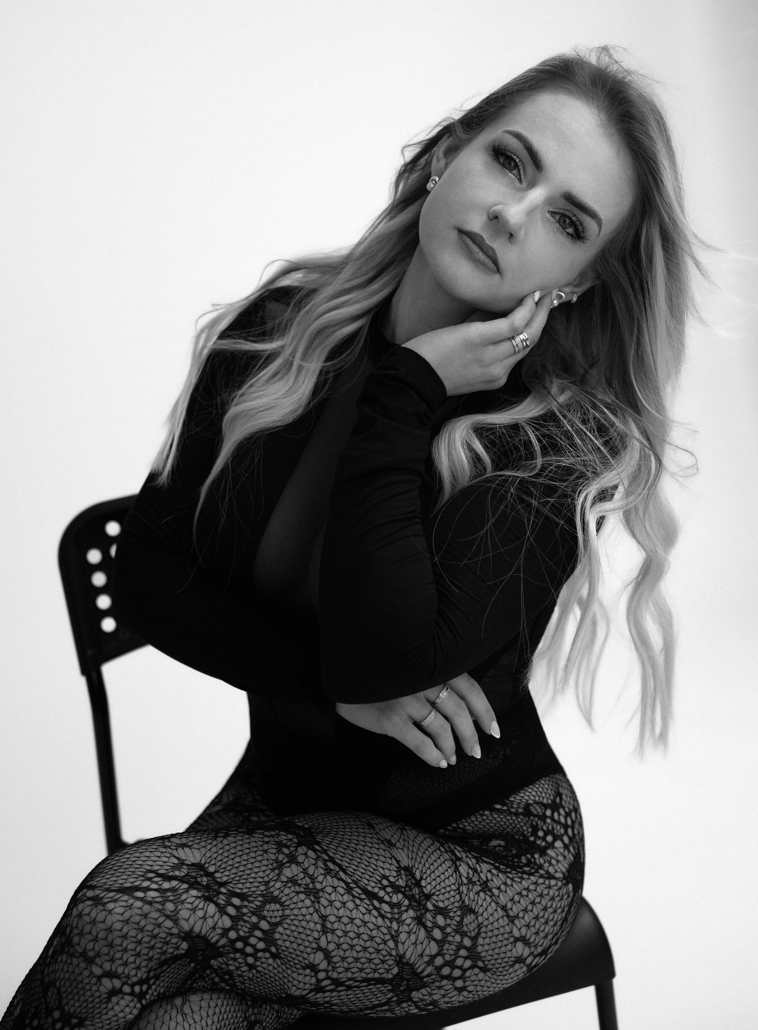 I’m Laura, a portrait photographer in Coventry. I specialise in female portraits